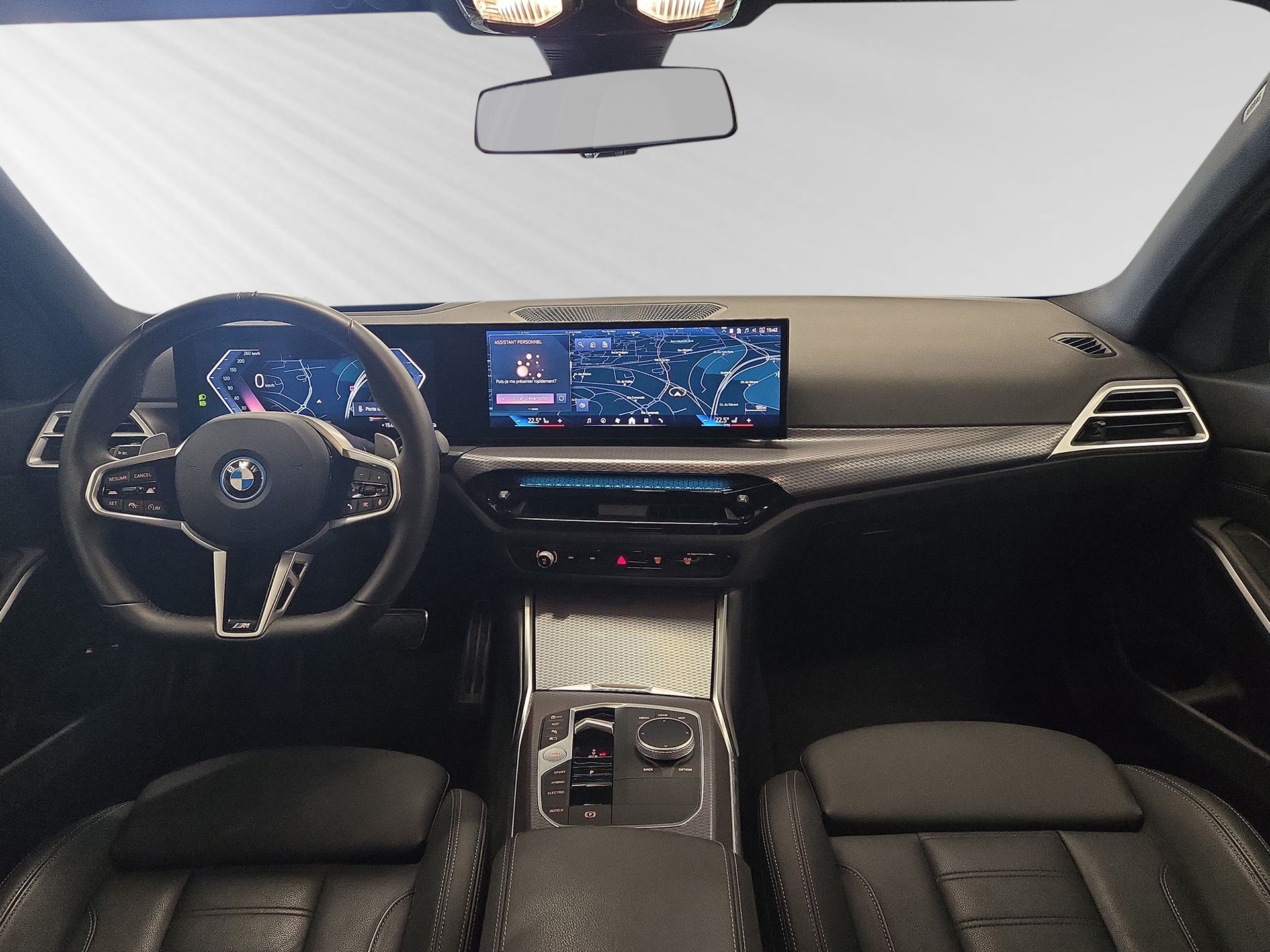 BMW 330e x DriveTouring Steptronic M Sport-image-5