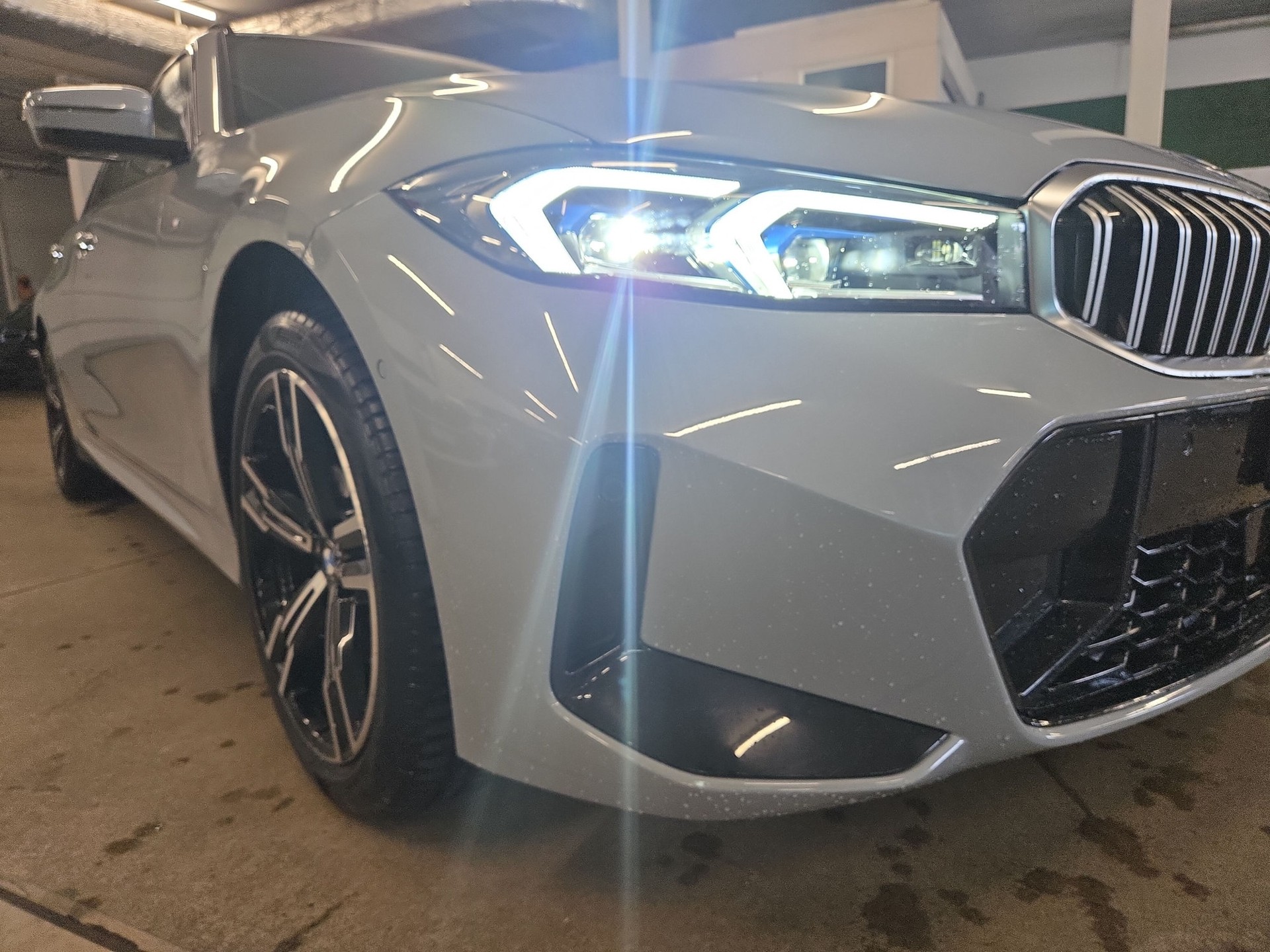 BMW 330e x DriveTouring Steptronic M Sport-image-17