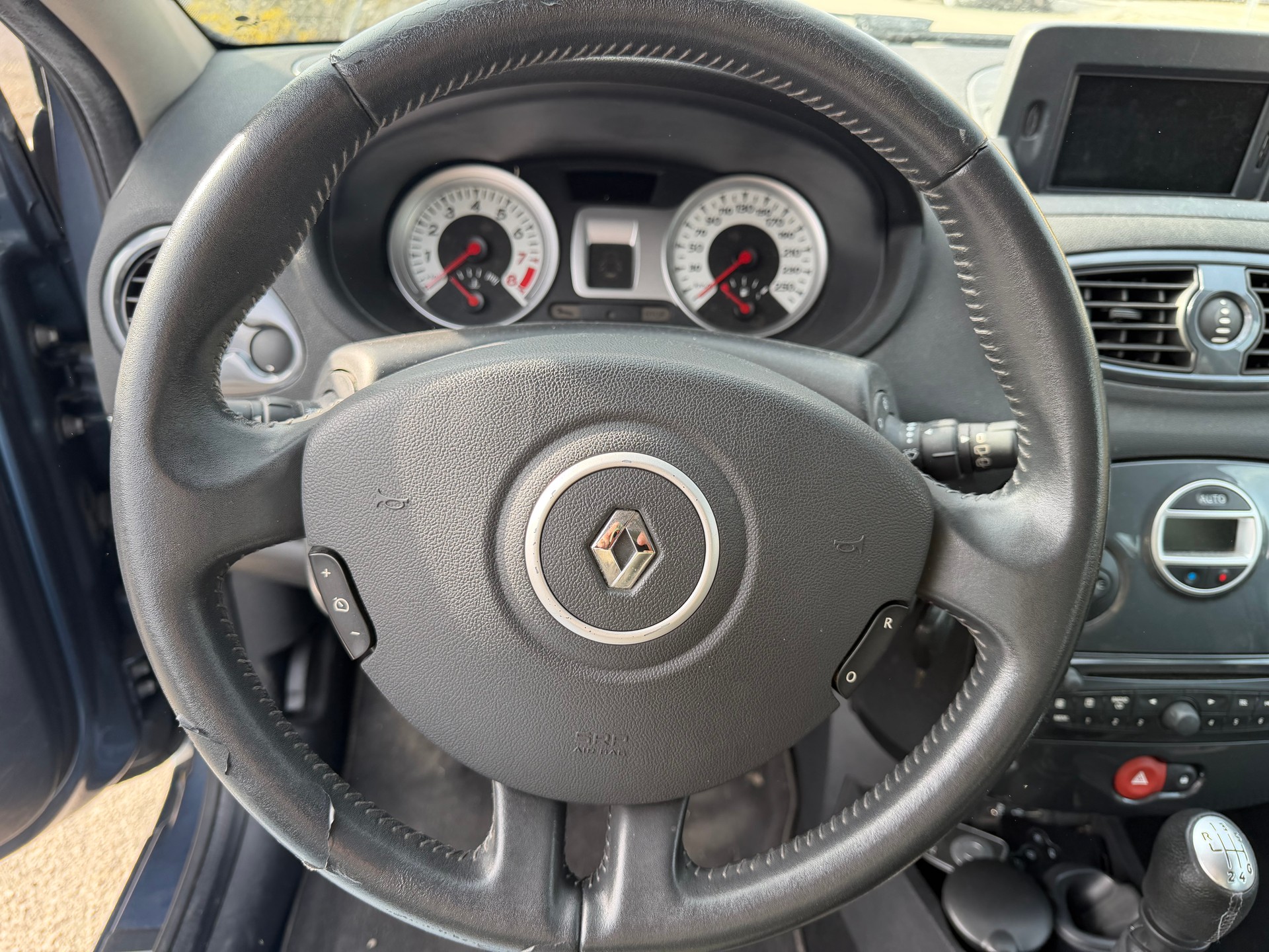 RENAULT Clio Grandtour 1.6 16V Dynamique-image-6