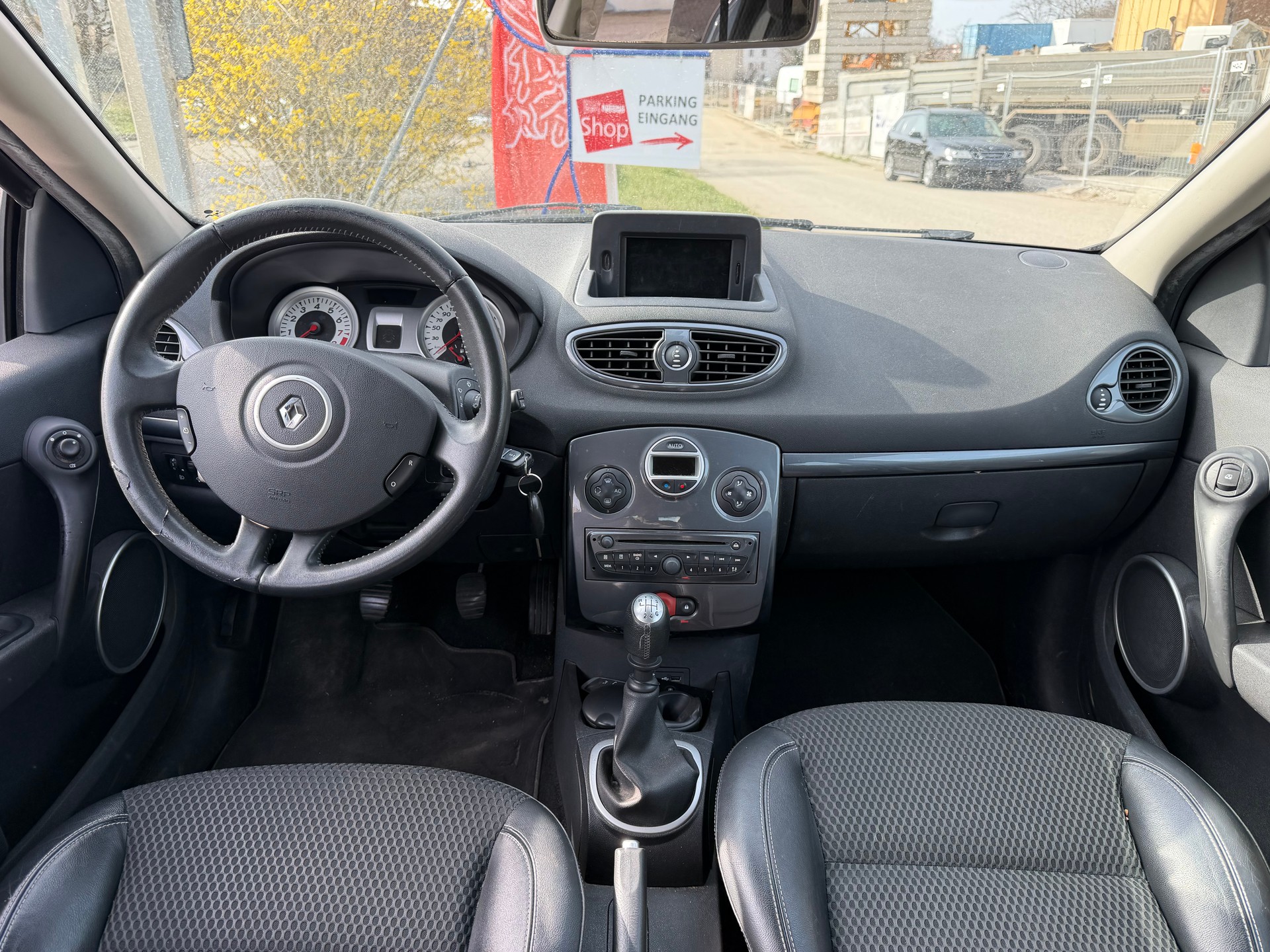 RENAULT Clio Grandtour 1.6 16V Dynamique-image-4