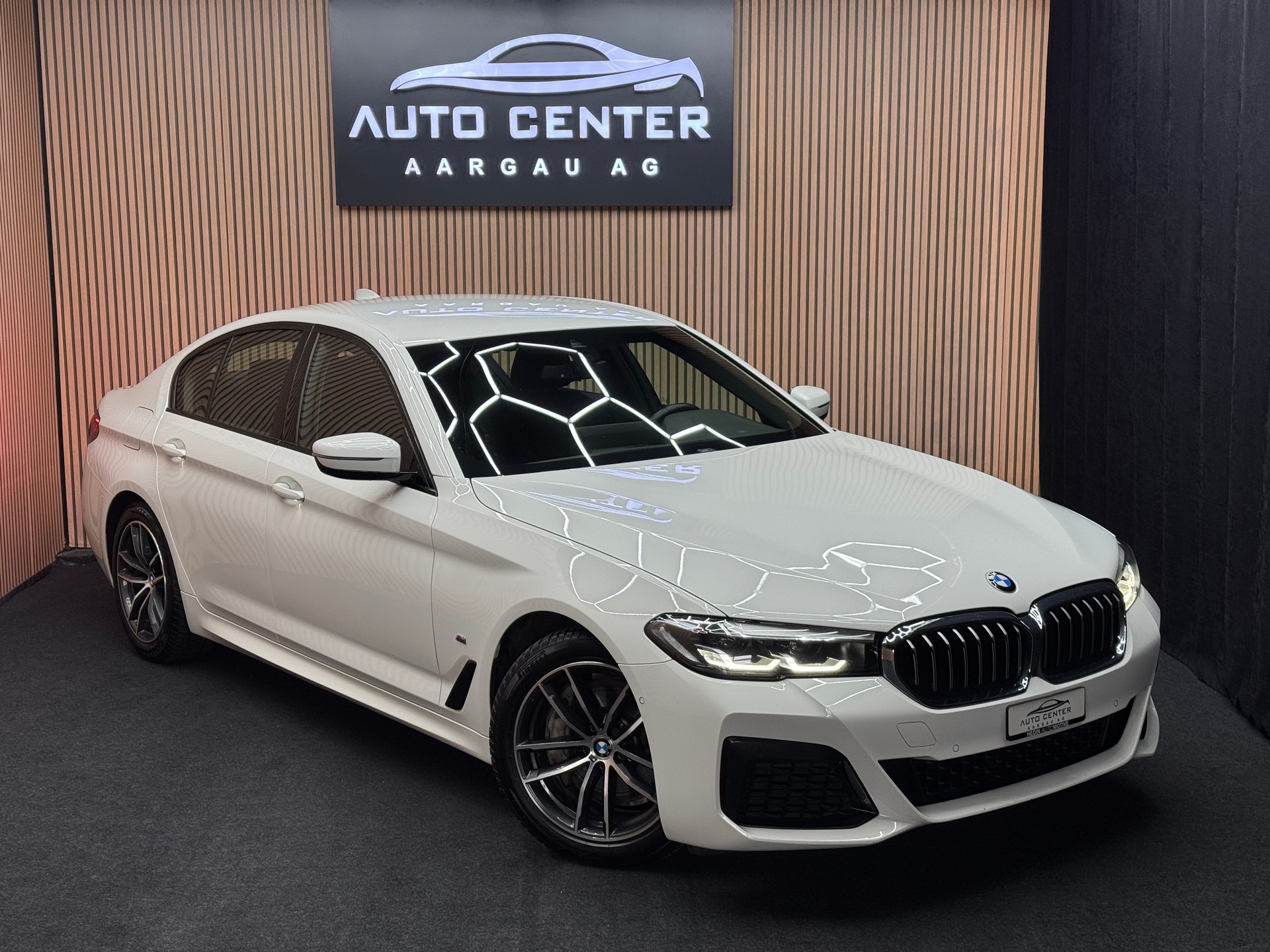 BMW 530d xDrive M Sport SAG / Lenkradheizung / Ambientebeleuchtung / *ab CHF 359.-/ Monat*