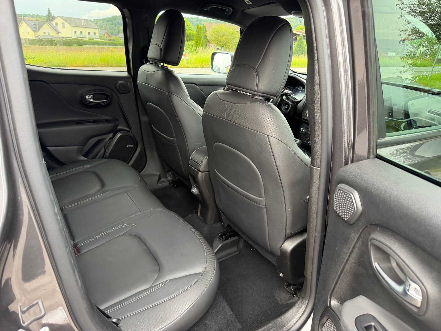 JEEP Renegade 1.3 T PHEV S AWD-image-8