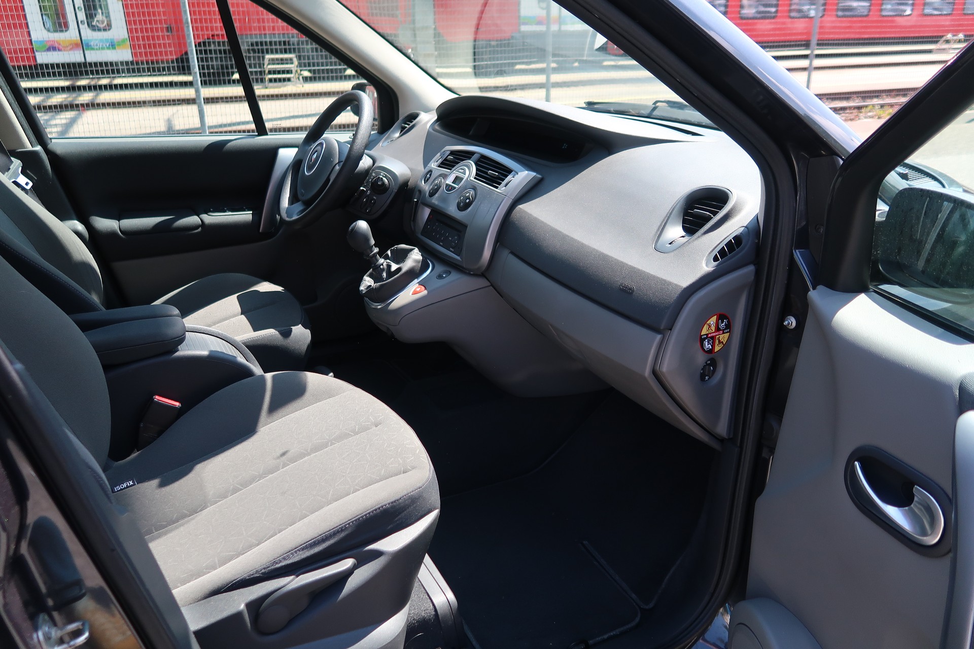 RENAULT Scénic 2.0 16V Dynamique-image-11