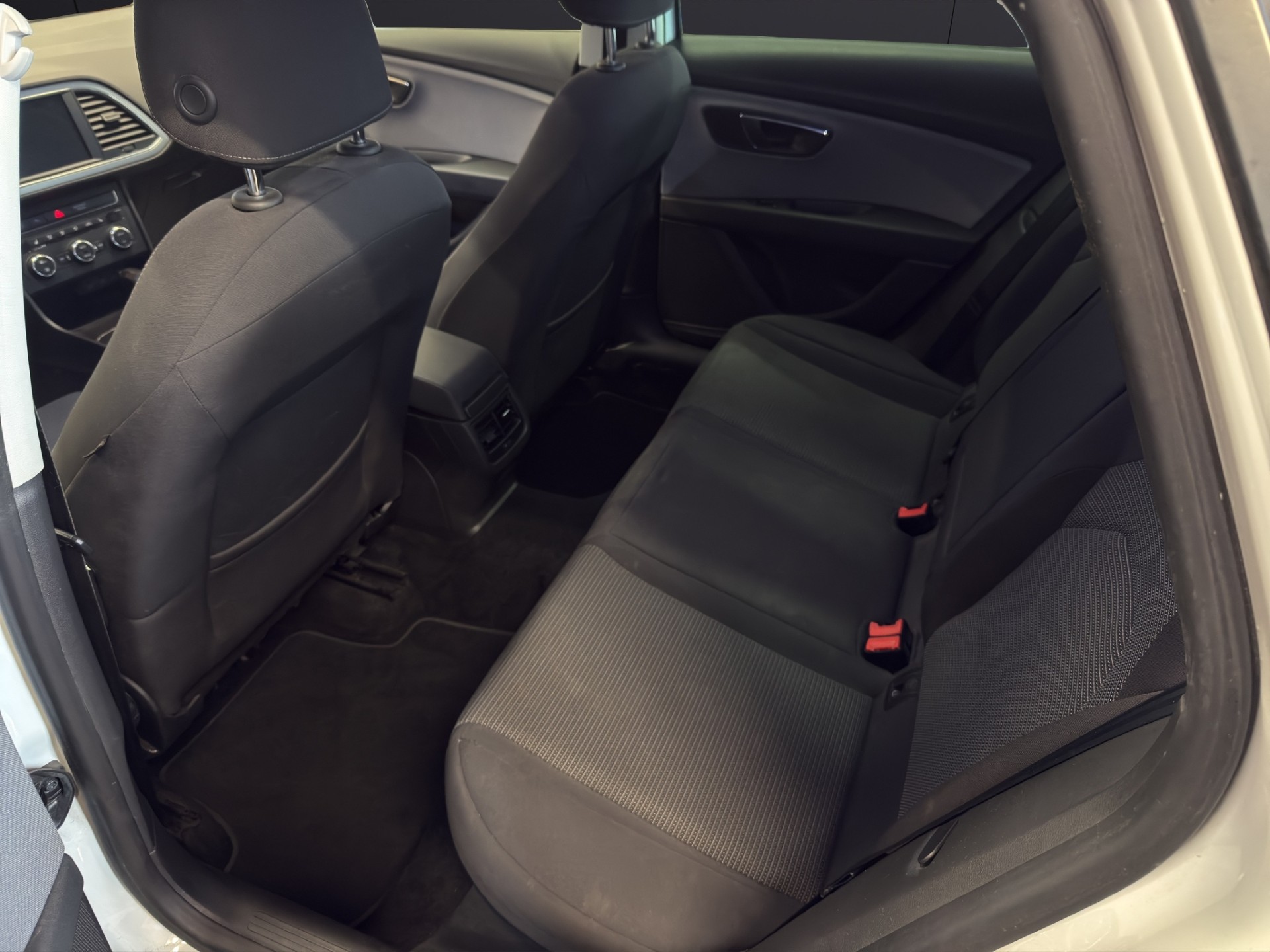 SEAT Leon ST 2.0 TDI Style DSG-image-8