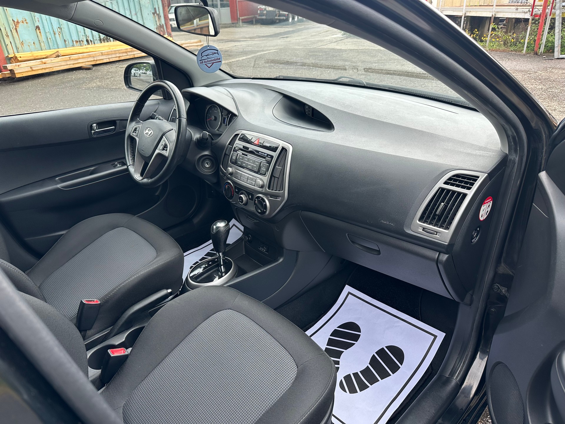HYUNDAI i20 1.4 Style Automatic-image-5