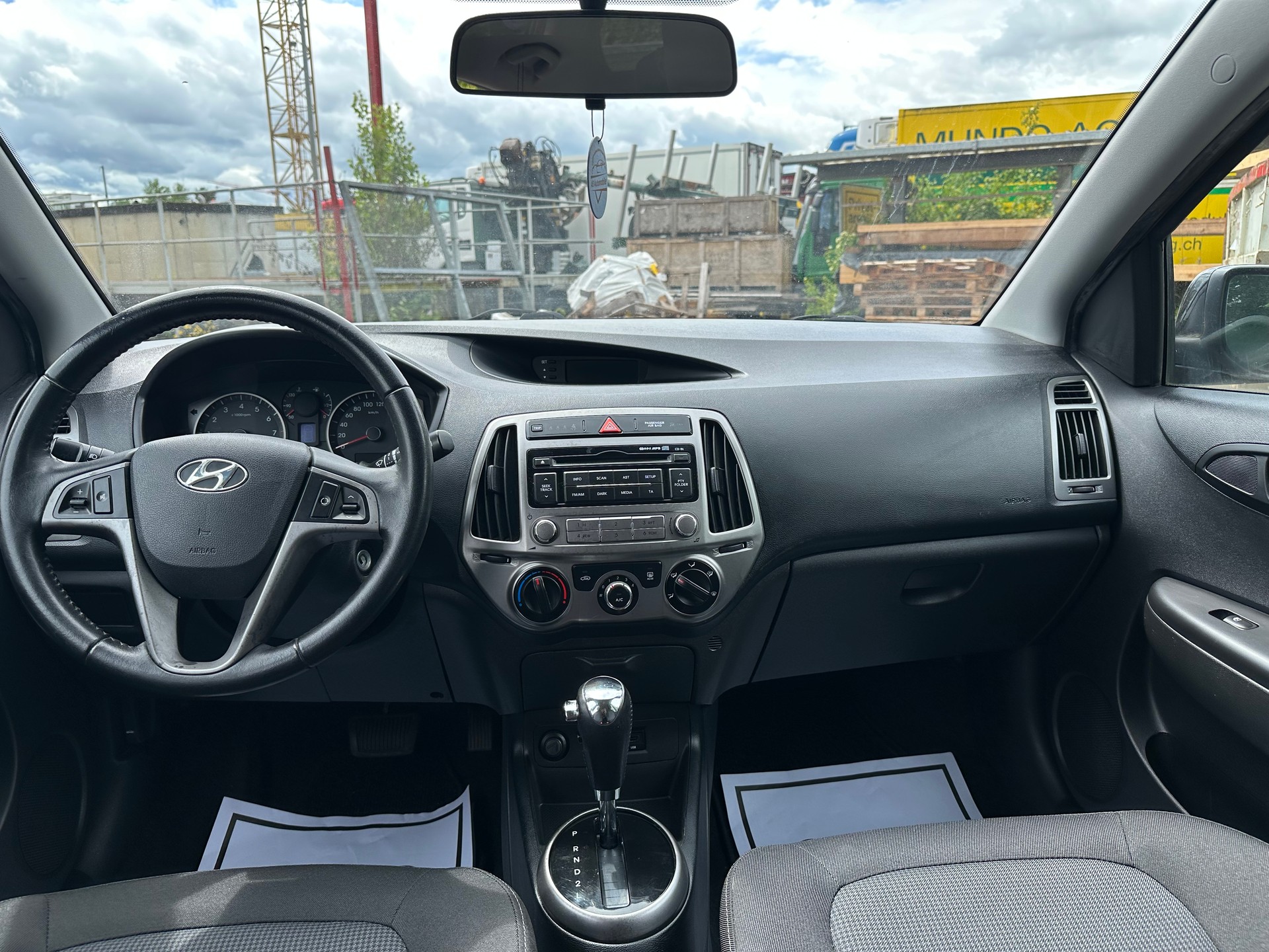 HYUNDAI i20 1.4 Style Automatic-image-7