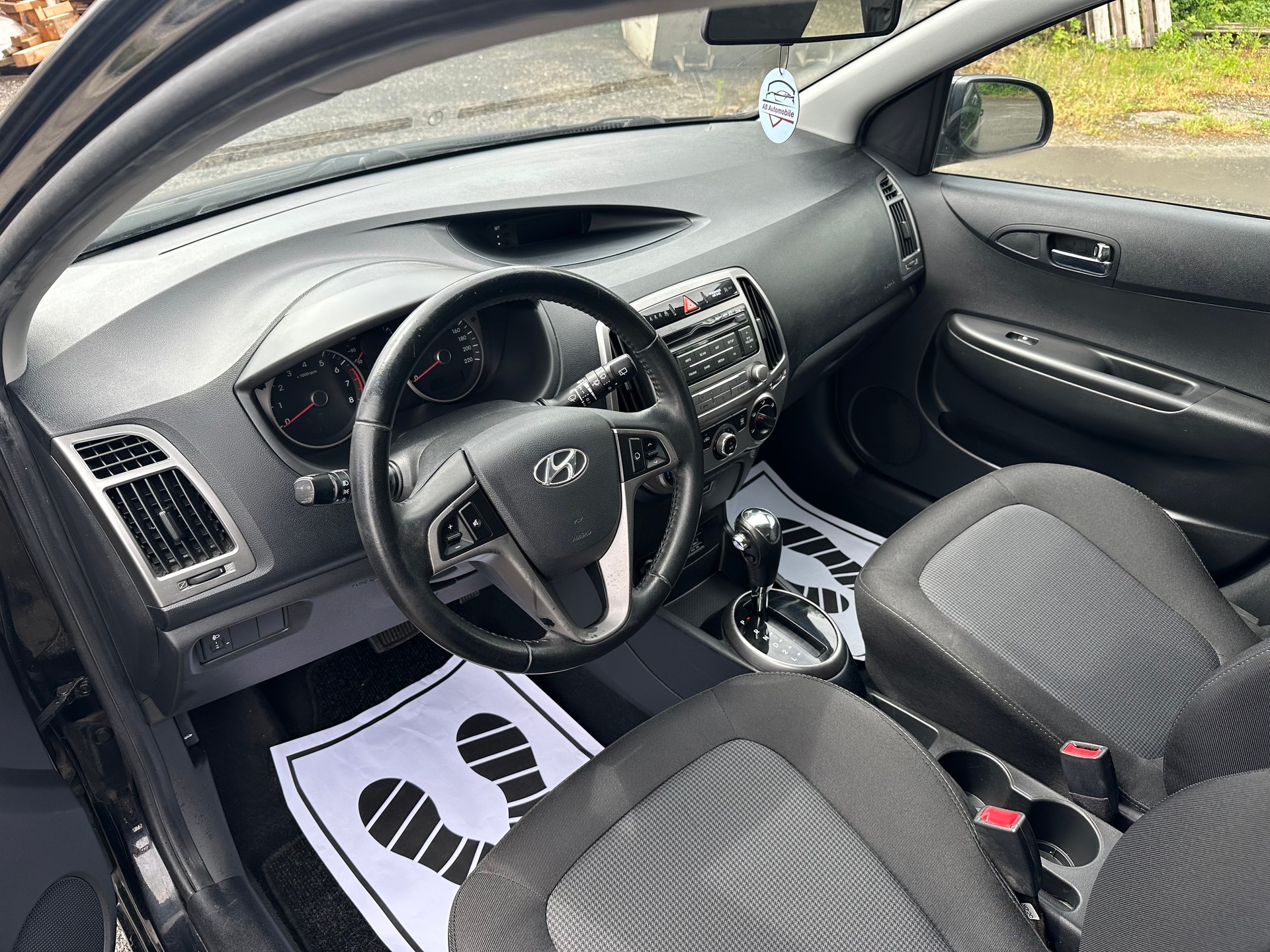 HYUNDAI i20 1.4 Style Automatic-image-6
