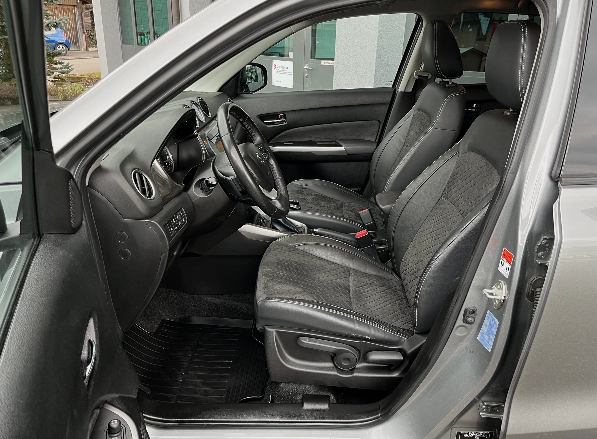 SUZUKI Vitara 1.4 Boosterjet Compact Top Automatic-image-9