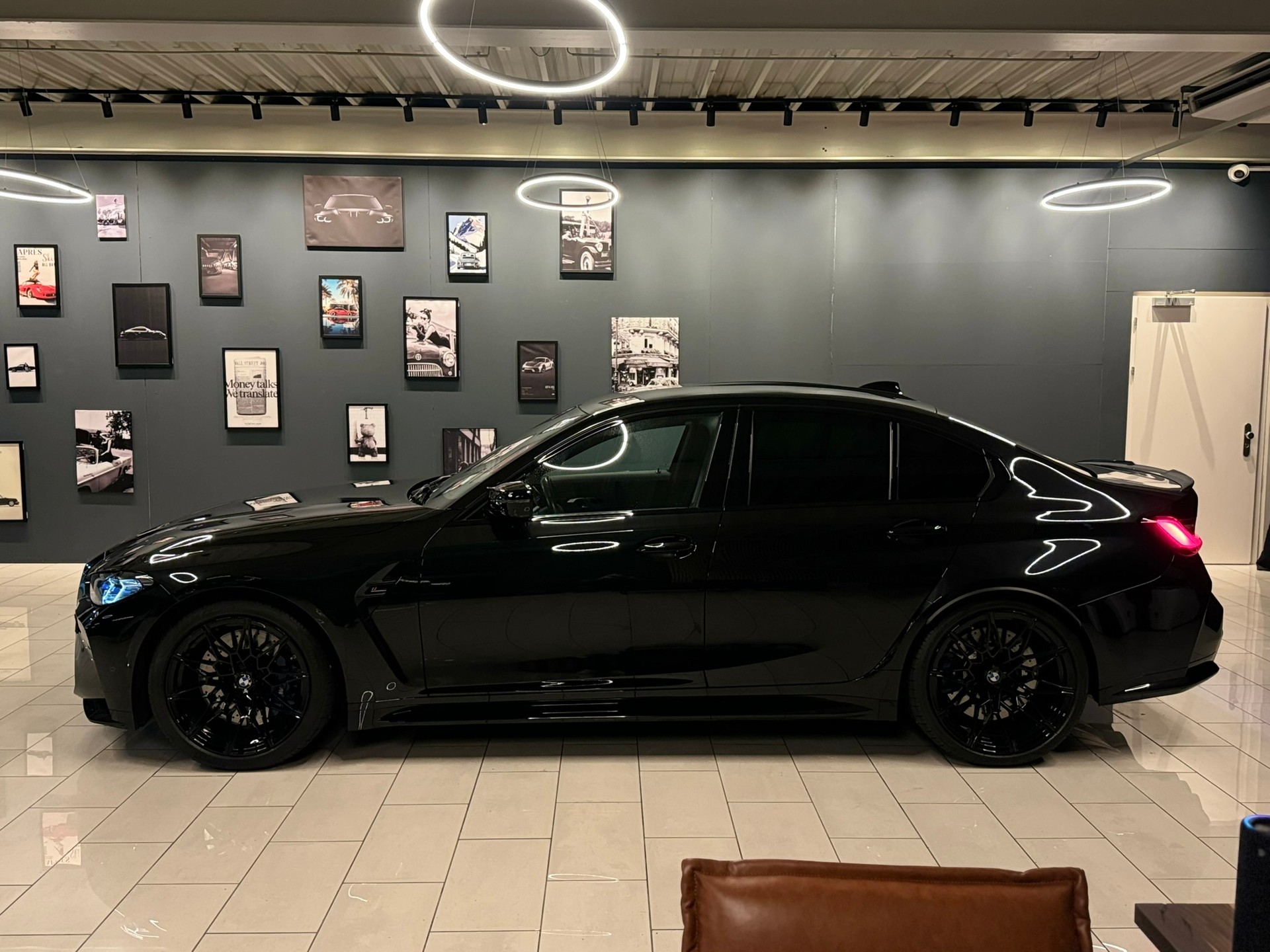 BMW M3 Competition-showroom-element-3