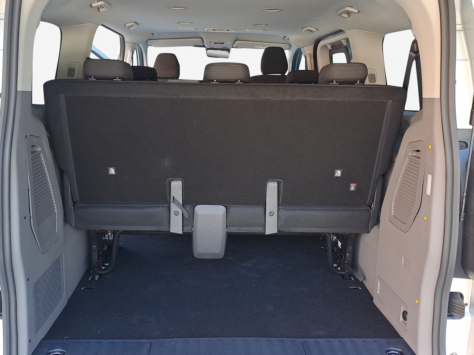 VW Caravelle 2.0 TDI LWB 4 Motion Aut 8-image-12