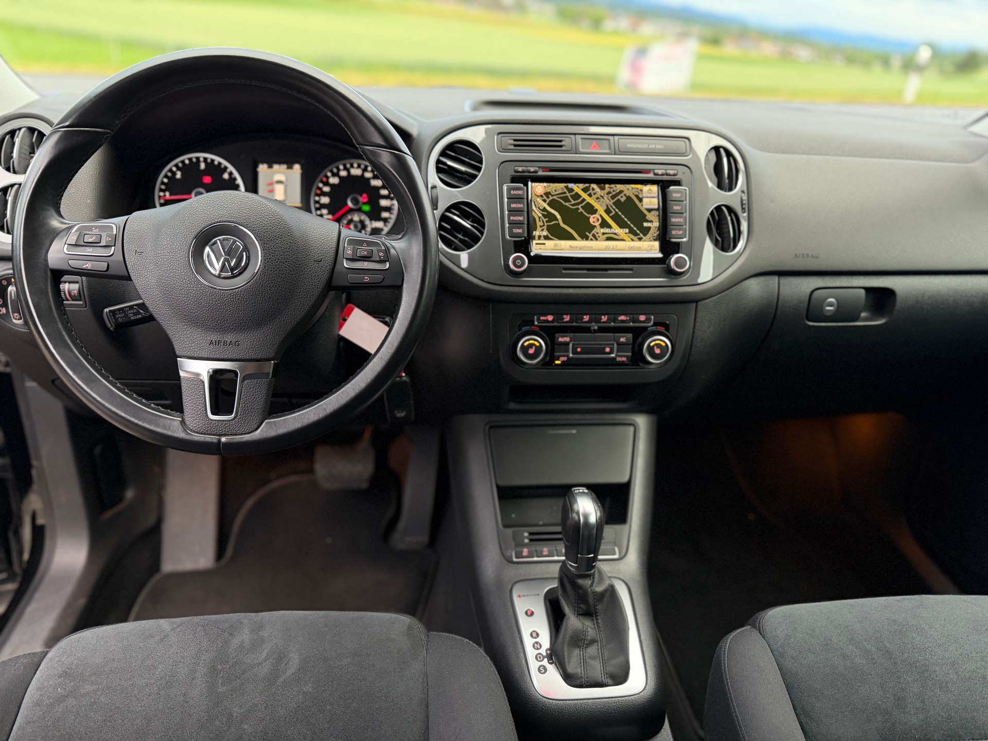 VW Tiguan 2.0 TDI BlueMotion Sport&Style 4Motion DSG-image-5