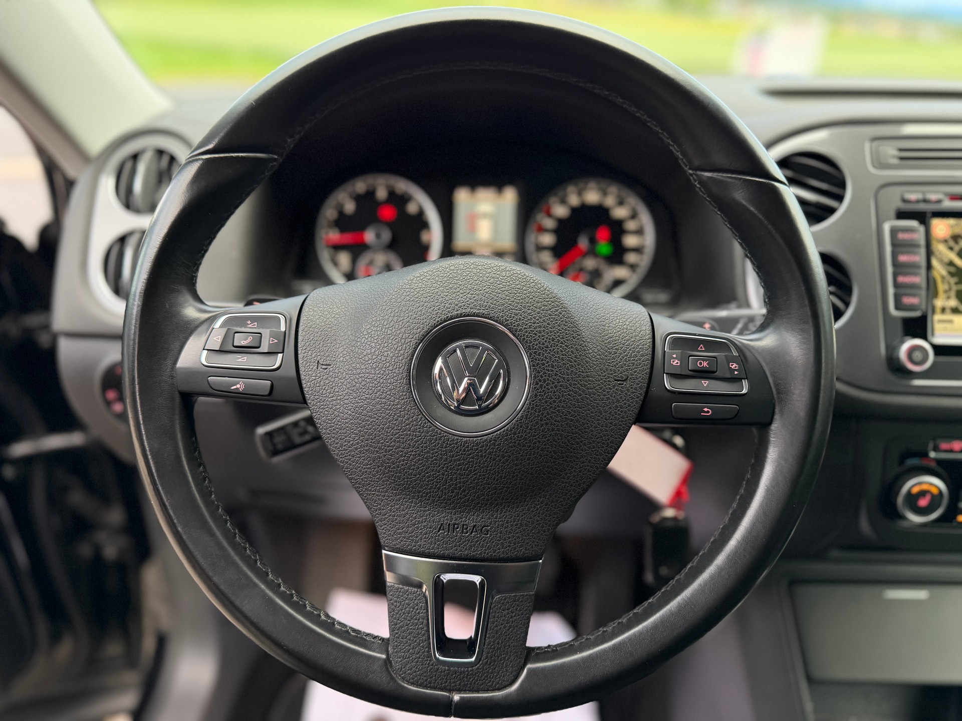 VW Tiguan 2.0 TDI BlueMotion Sport&Style 4Motion DSG-image-6