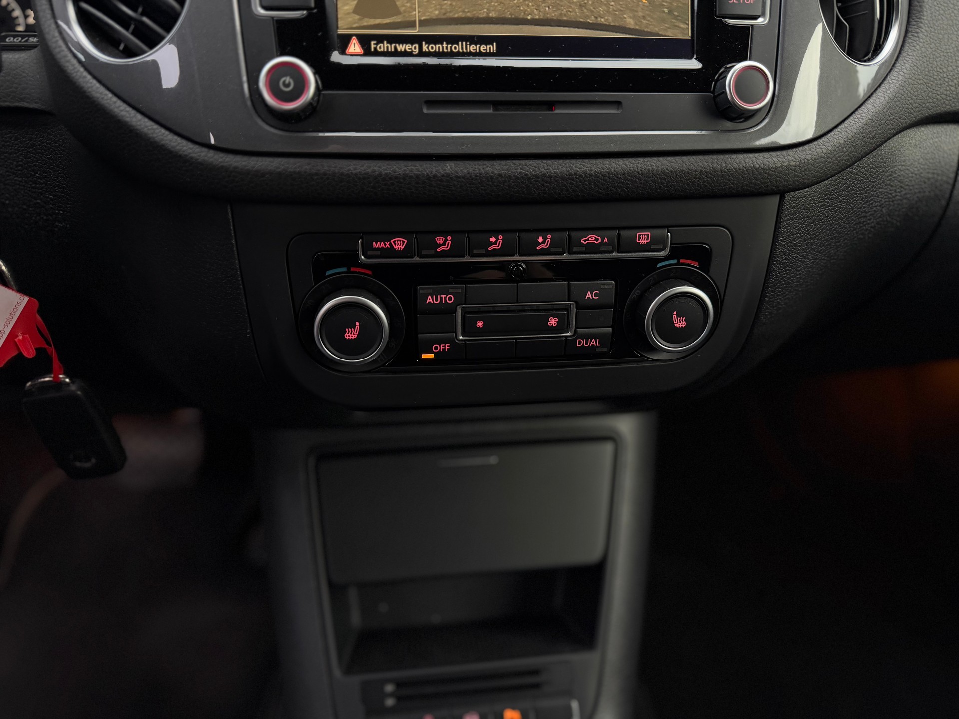 VW Tiguan 2.0 TDI BlueMotion Sport&Style 4Motion DSG-image-11