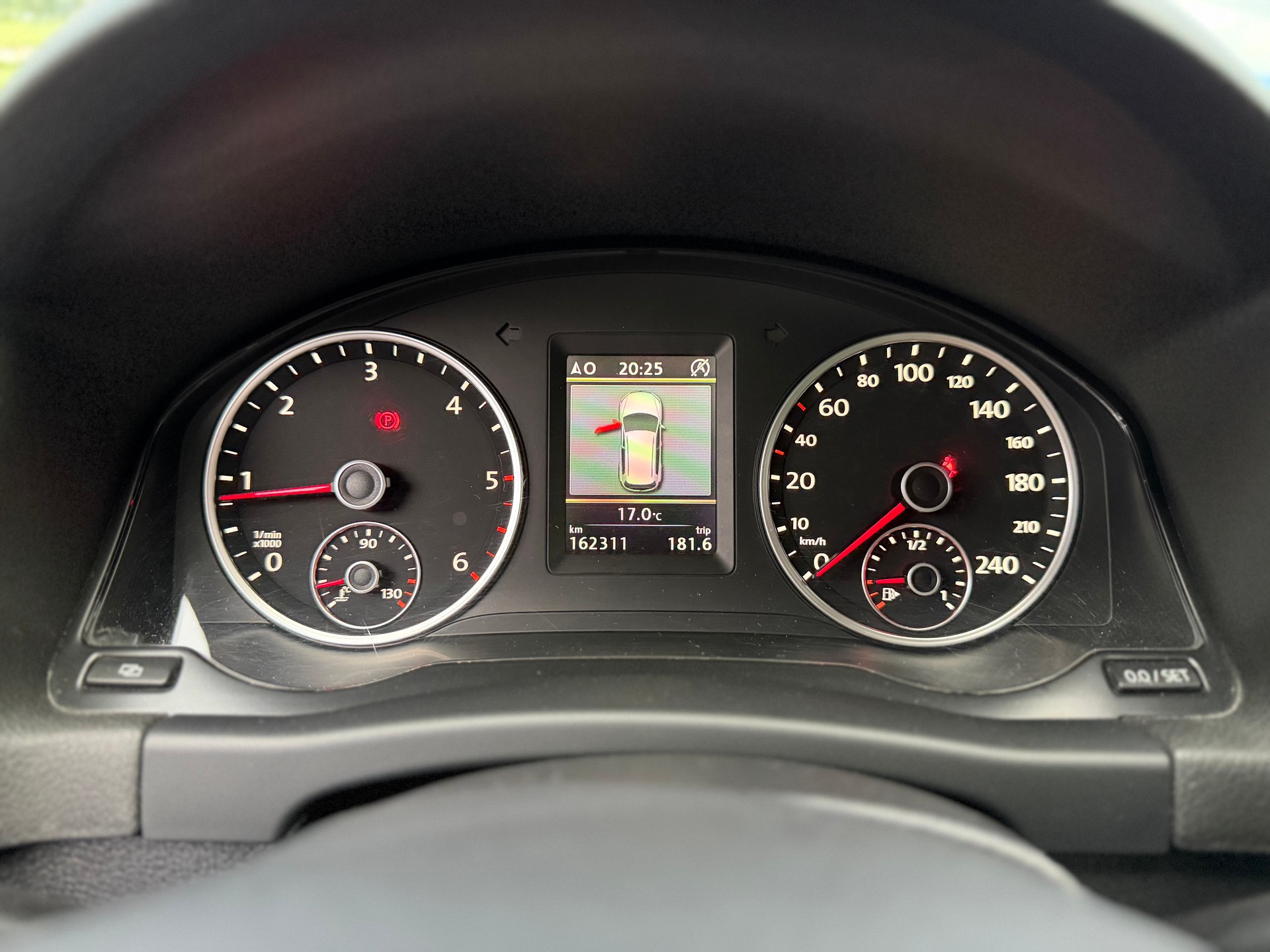 VW Tiguan 2.0 TDI BlueMotion Sport&Style 4Motion DSG-image-7
