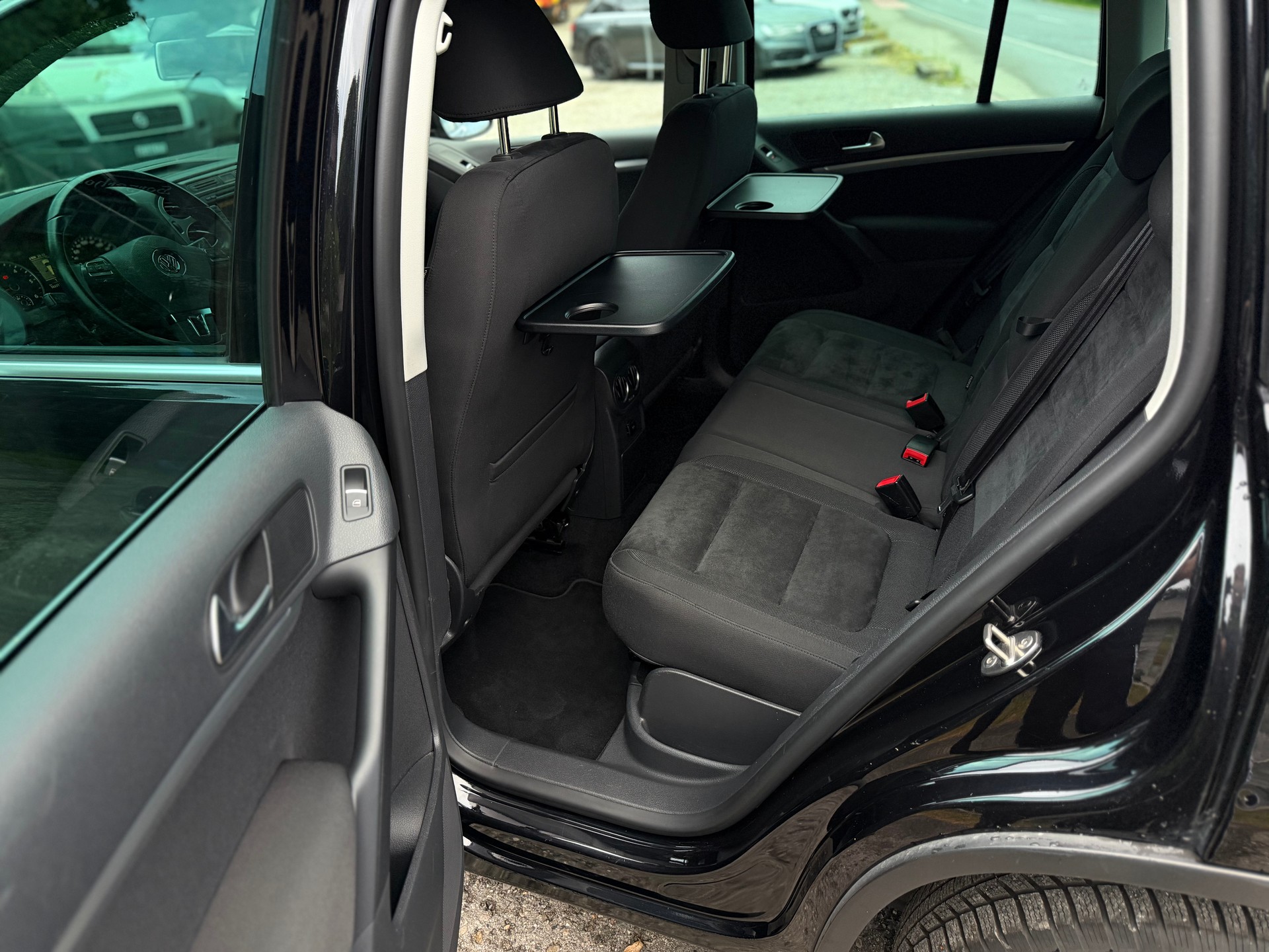 VW Tiguan 2.0 TDI BlueMotion Sport&Style 4Motion DSG-image-12