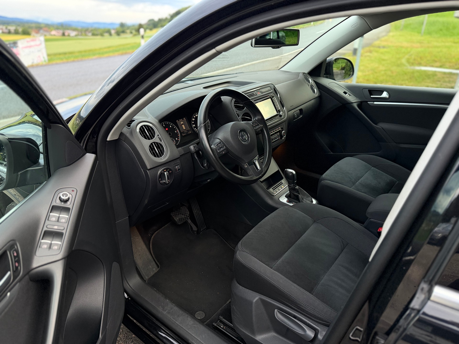 VW Tiguan 2.0 TDI BlueMotion Sport&Style 4Motion DSG-image-4