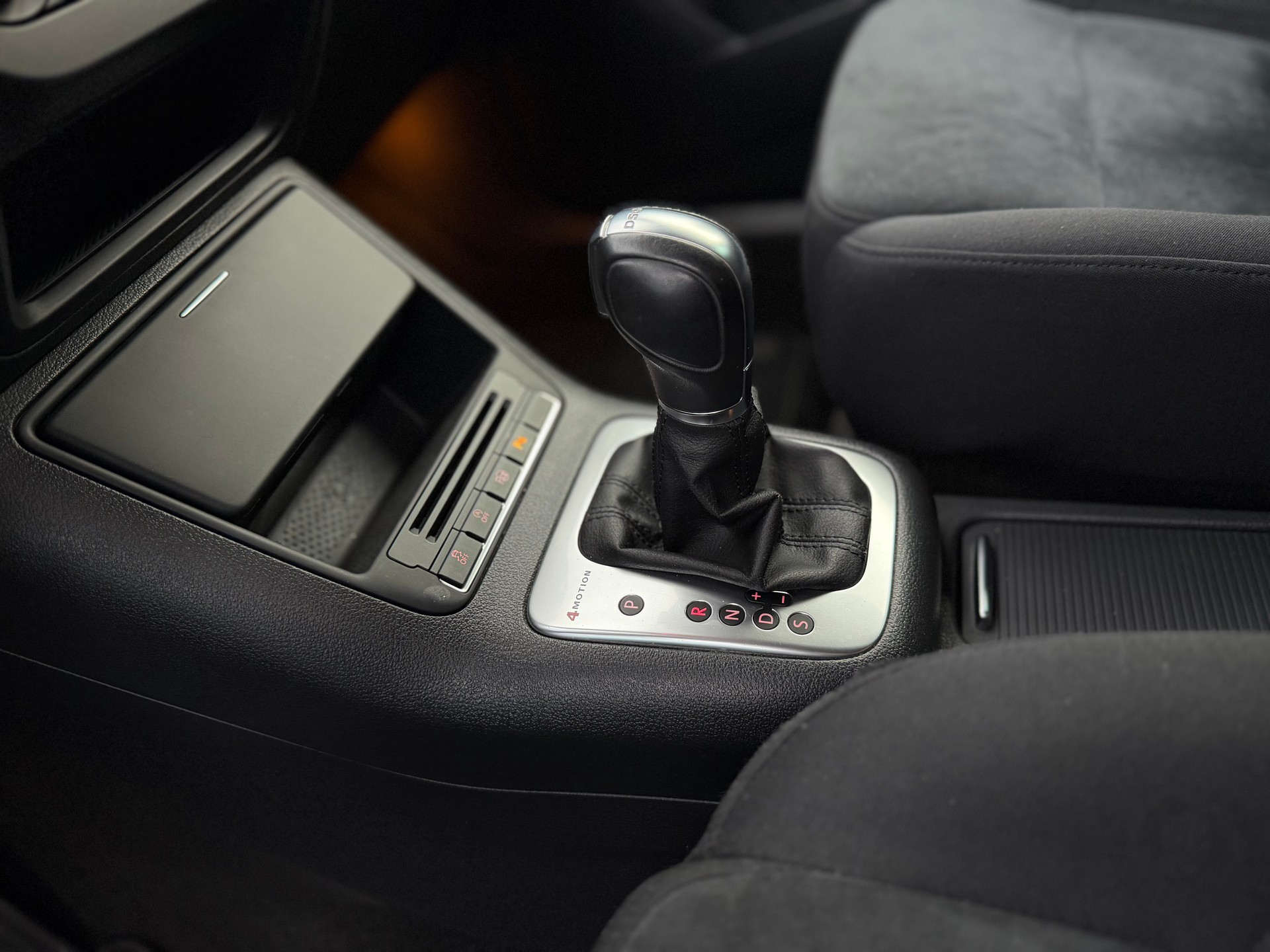 VW Tiguan 2.0 TDI BlueMotion Sport&Style 4Motion DSG-image-9
