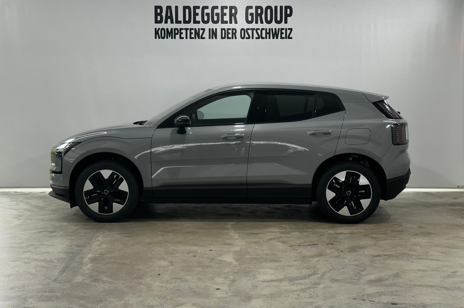 VOLVO EX 30 E60 Twin Ultra Performanc-image-1