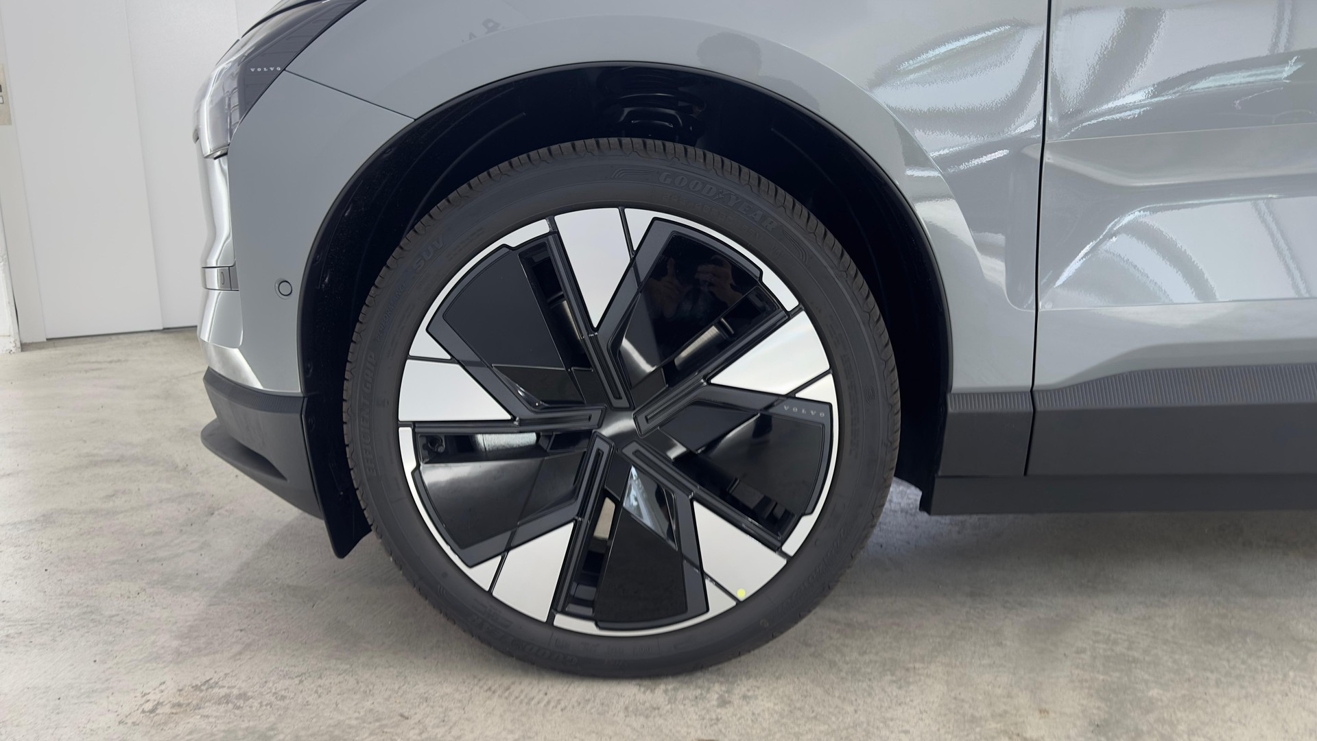 VOLVO EX 30 E60 Twin Ultra Performanc-image-7