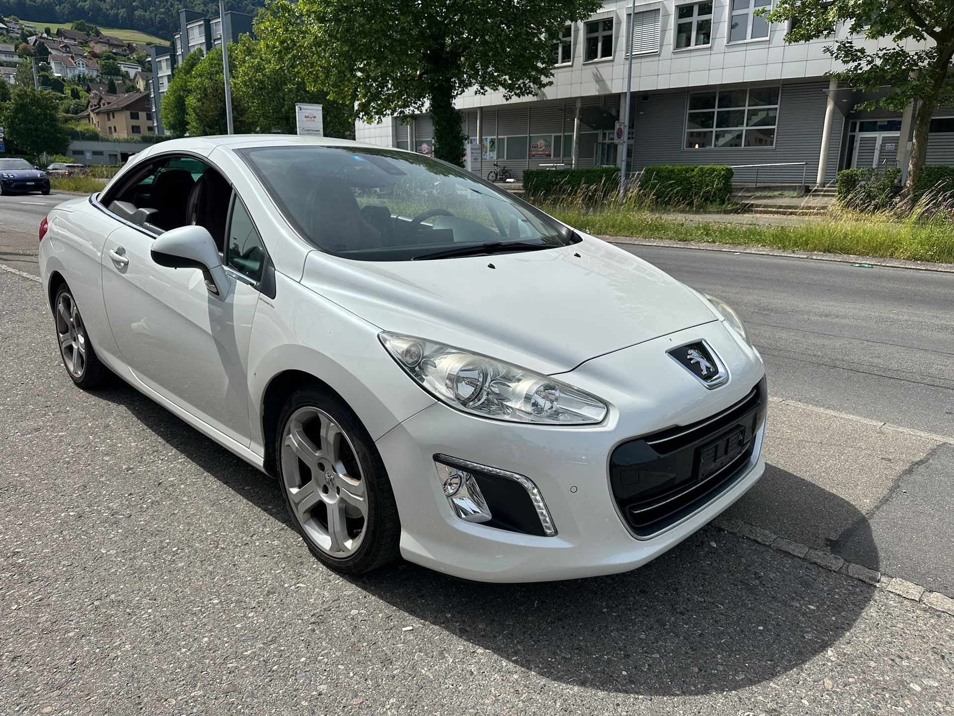 PEUGEOT 308 CC 1.6 16V Turbo Allure Automatic-image-1