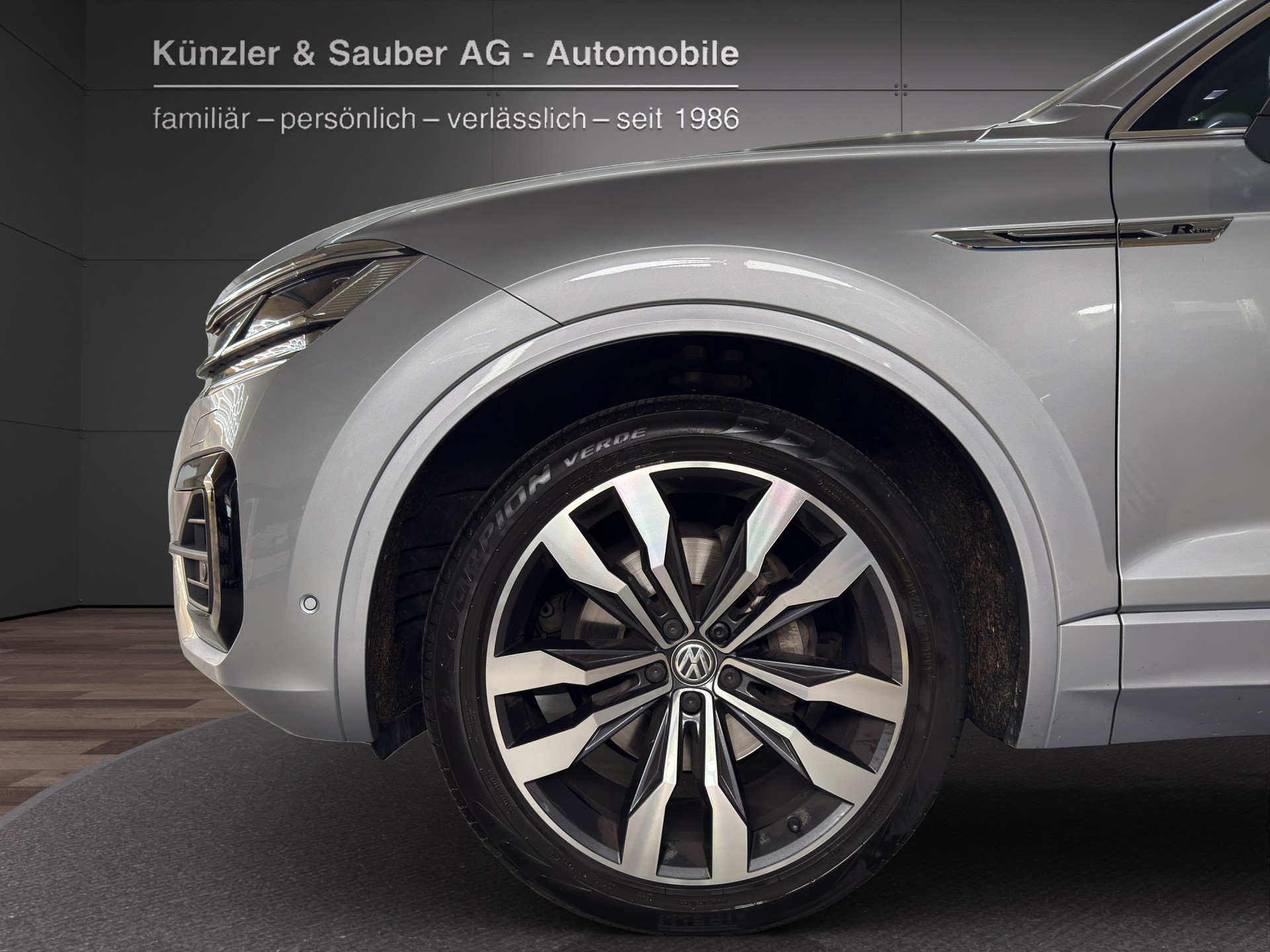 VW Touareg 3.0 TDI R Line Tiptronic-showroom-element-1