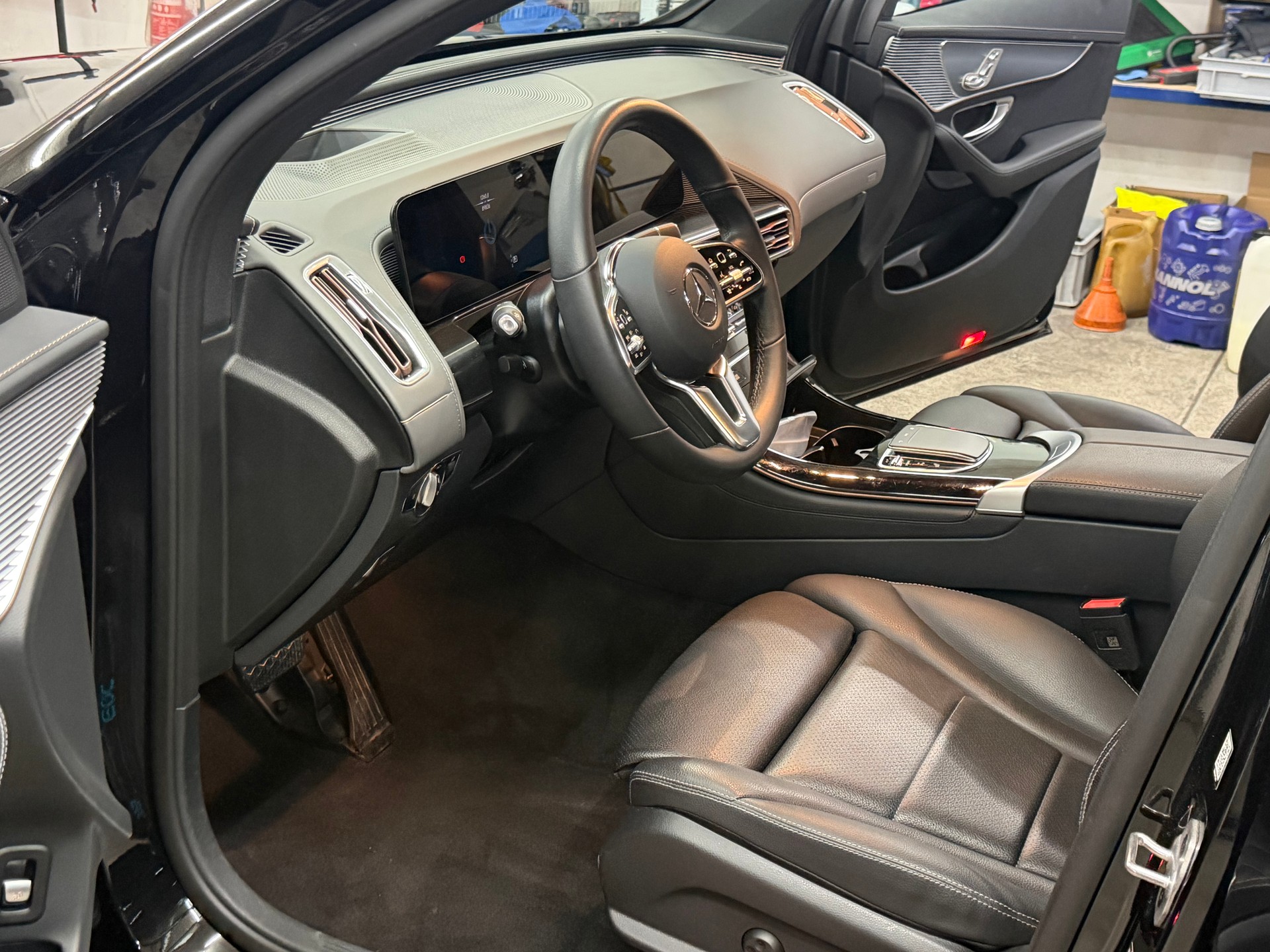 MERCEDES-BENZ EQC 400 4Matic EQ Star-image-8
