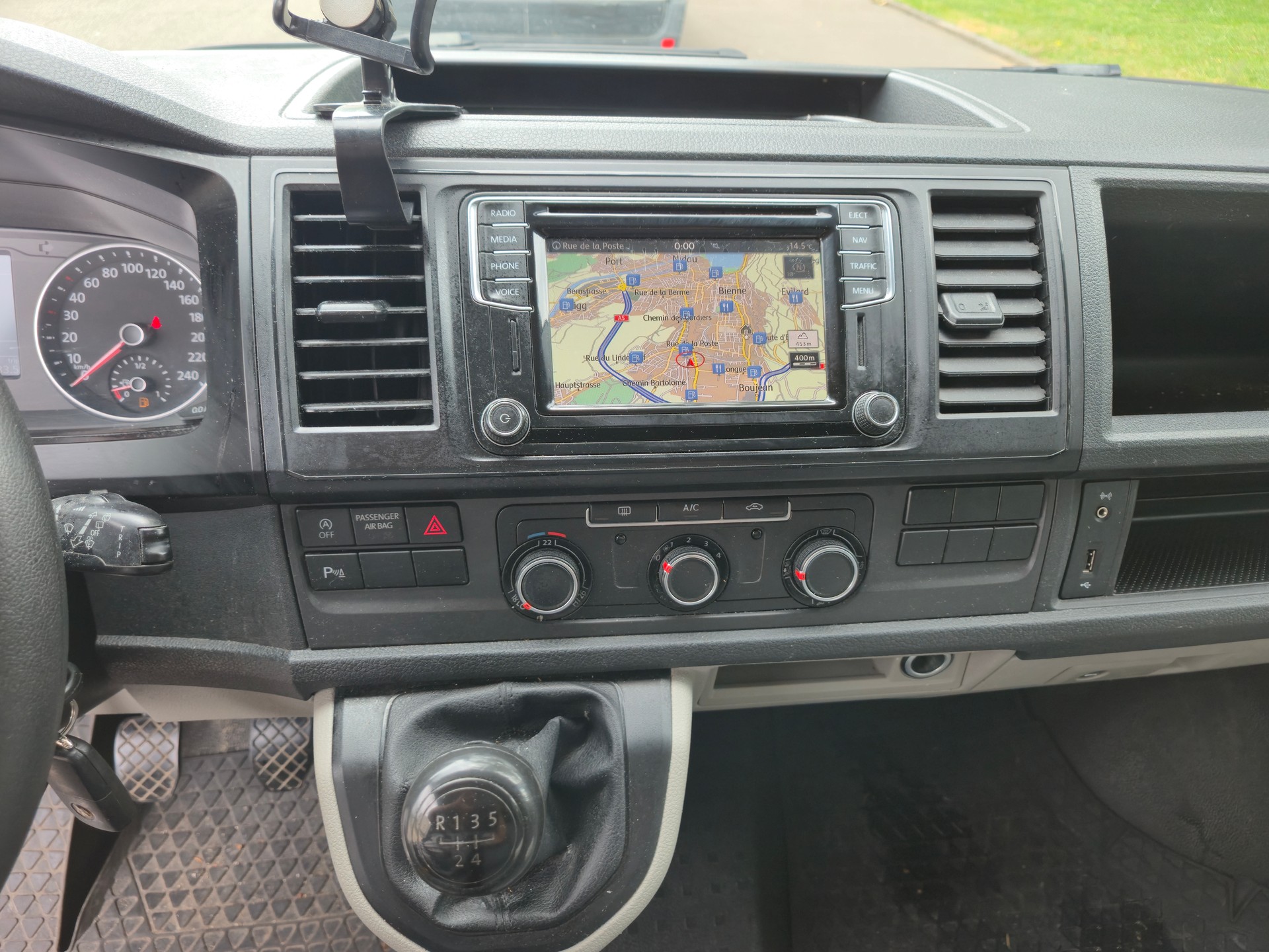 VW Transporter-image-2