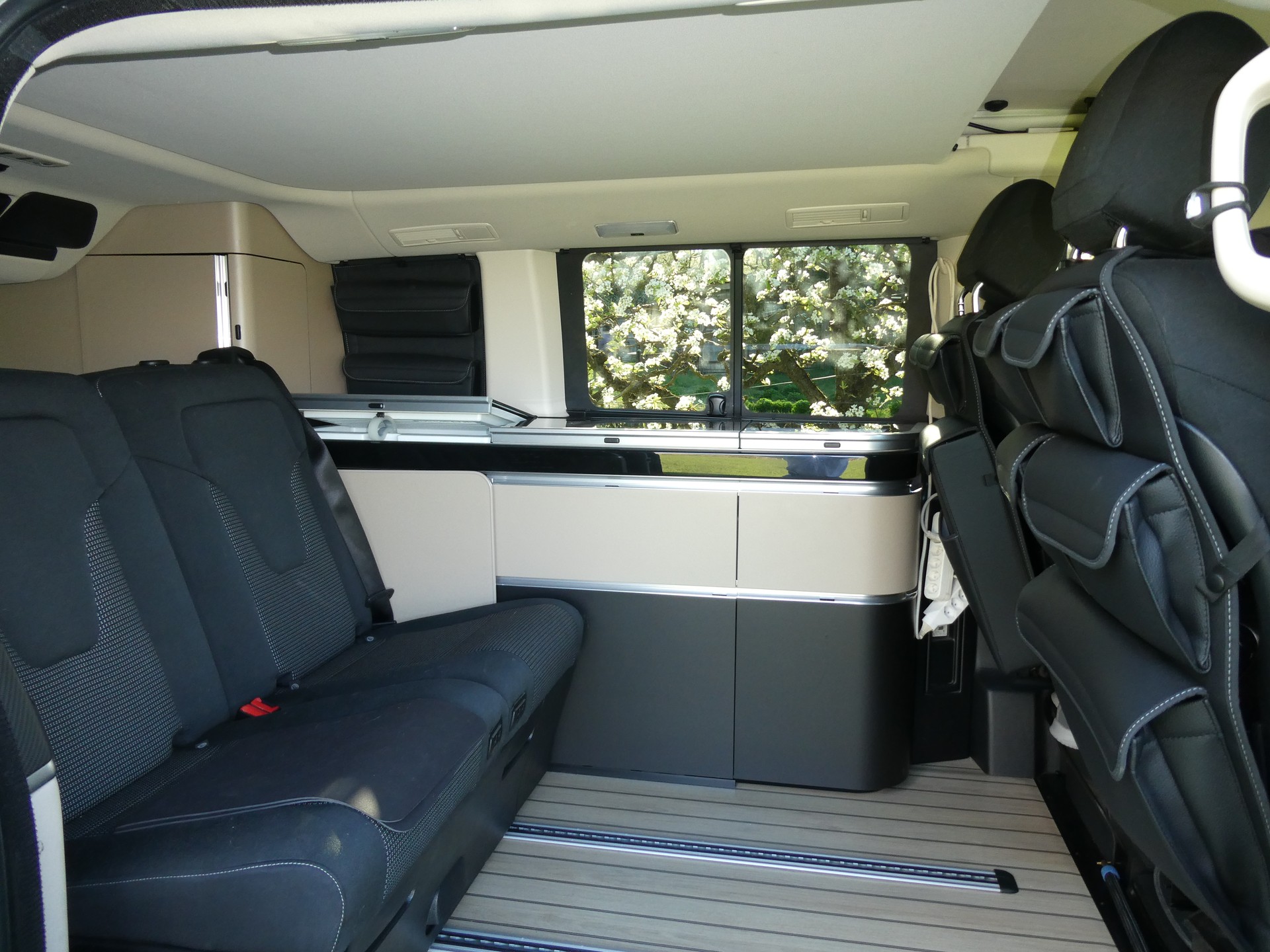 MERCEDES-BENZ 300 d 4matic-image-3