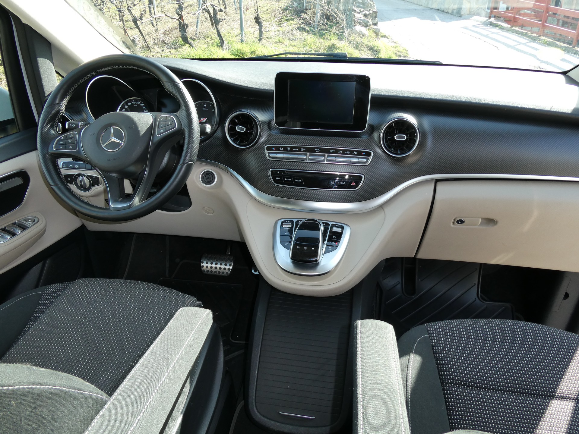 MERCEDES-BENZ 300 d 4matic-image-0