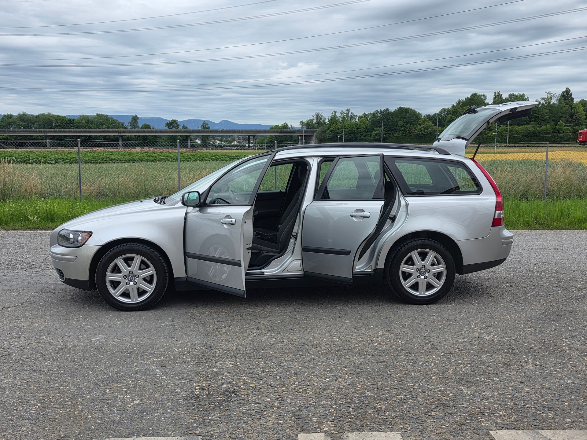 VOLVO V50 2.0D / Neu ab Mfk und Service-image-3