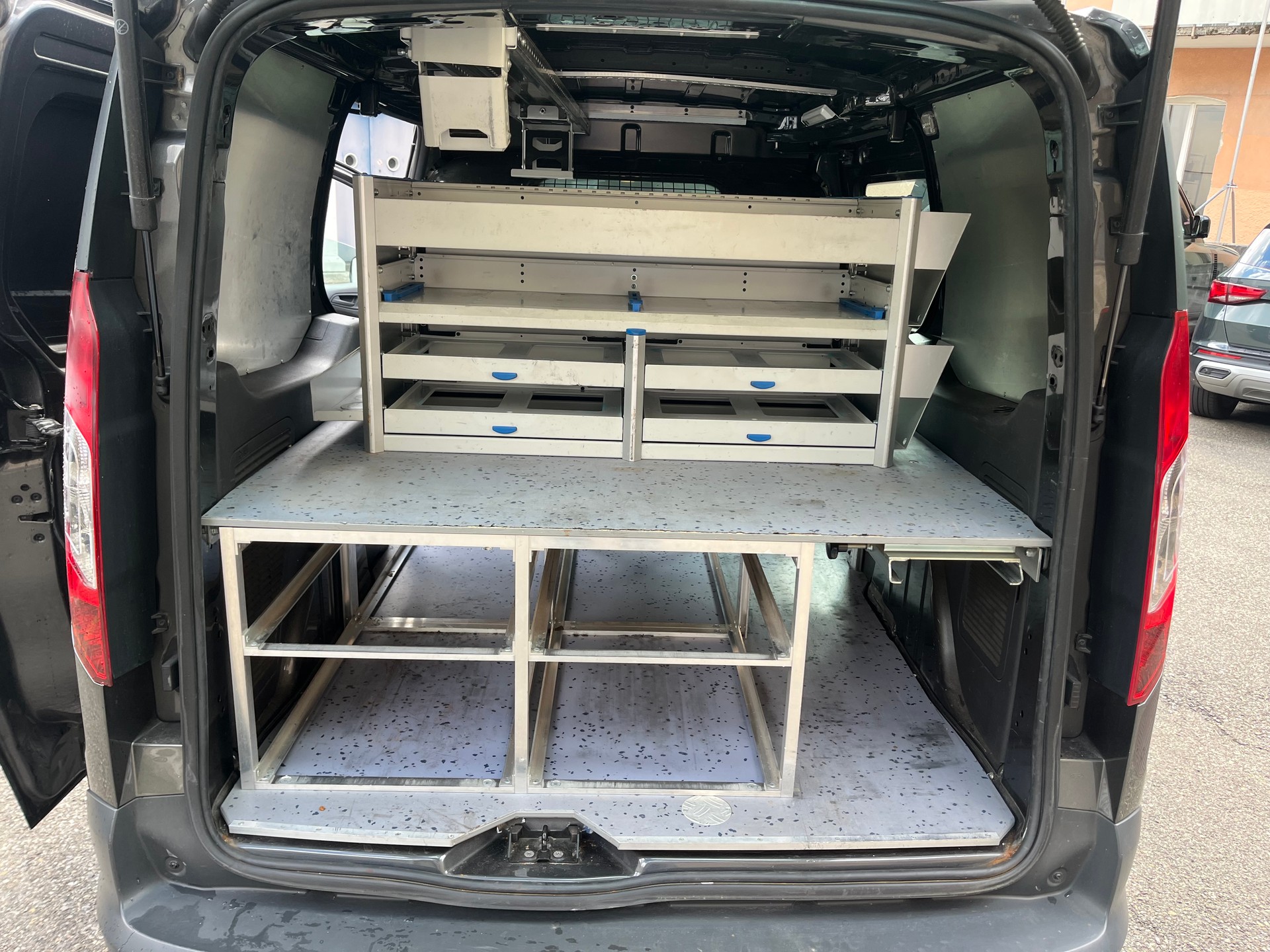 FORD Transit Connect Van T230 1.5 TDCi Ambiente A-image-8