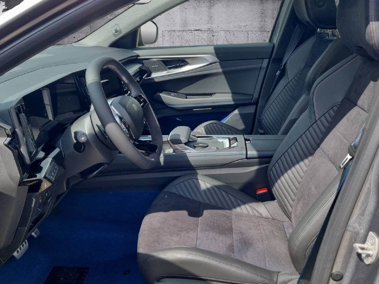 RENAULT Rafale Atelier Alpine hyper hybrid E-Tech 4x4-image-4