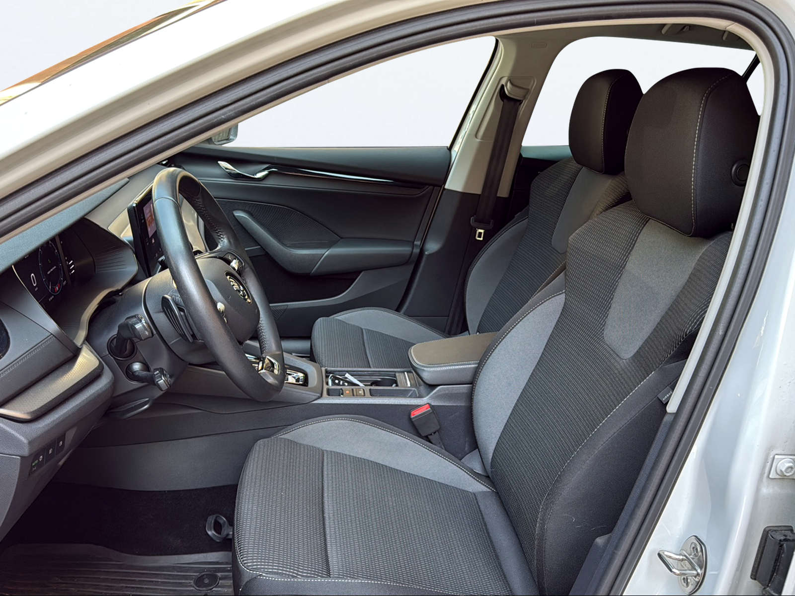 SKODA Octavia Combi 2.0 TDI DSG Ambition 4x4-image-9