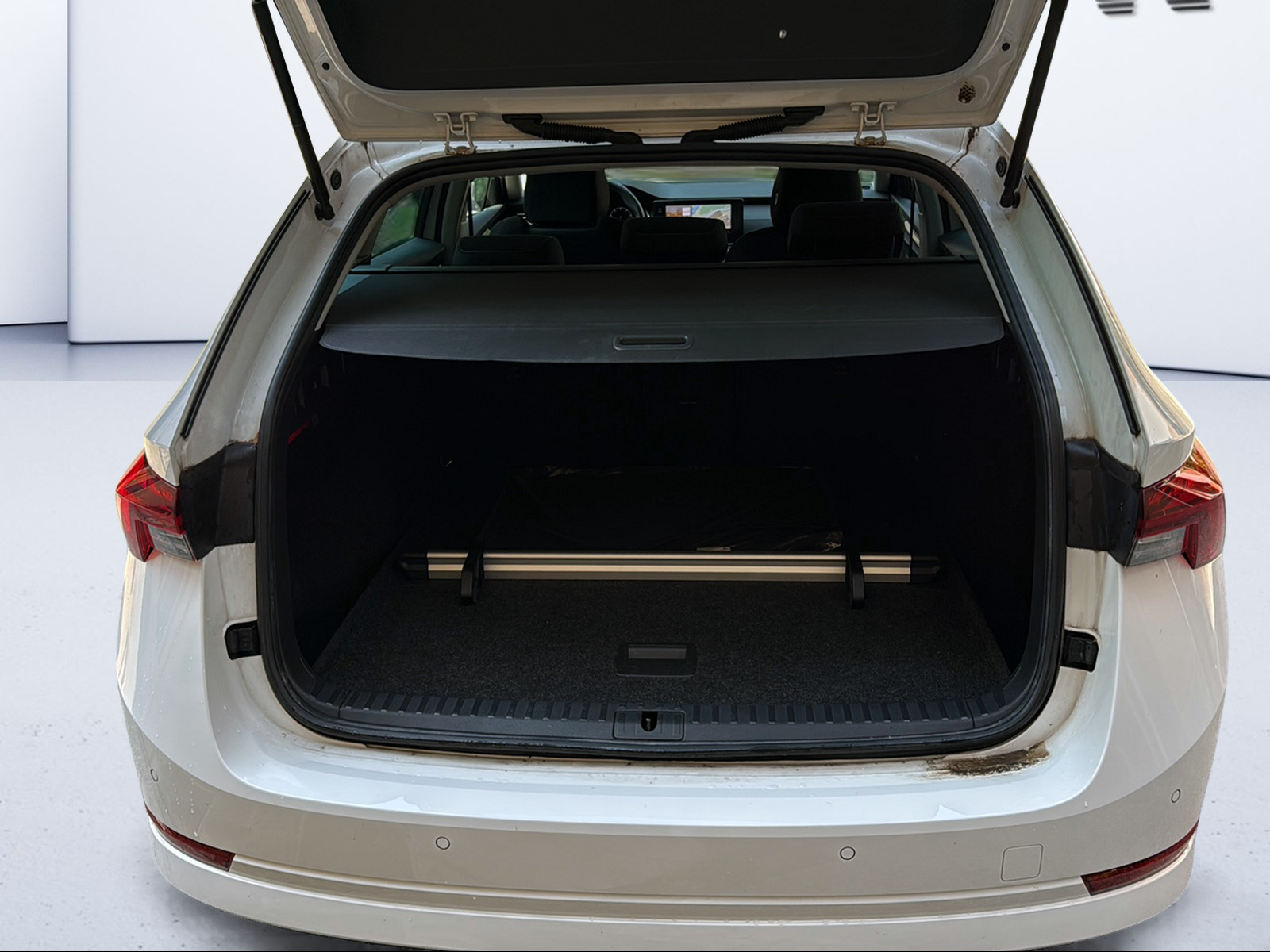 SKODA Octavia Combi 2.0 TDI DSG Ambition 4x4-image-8