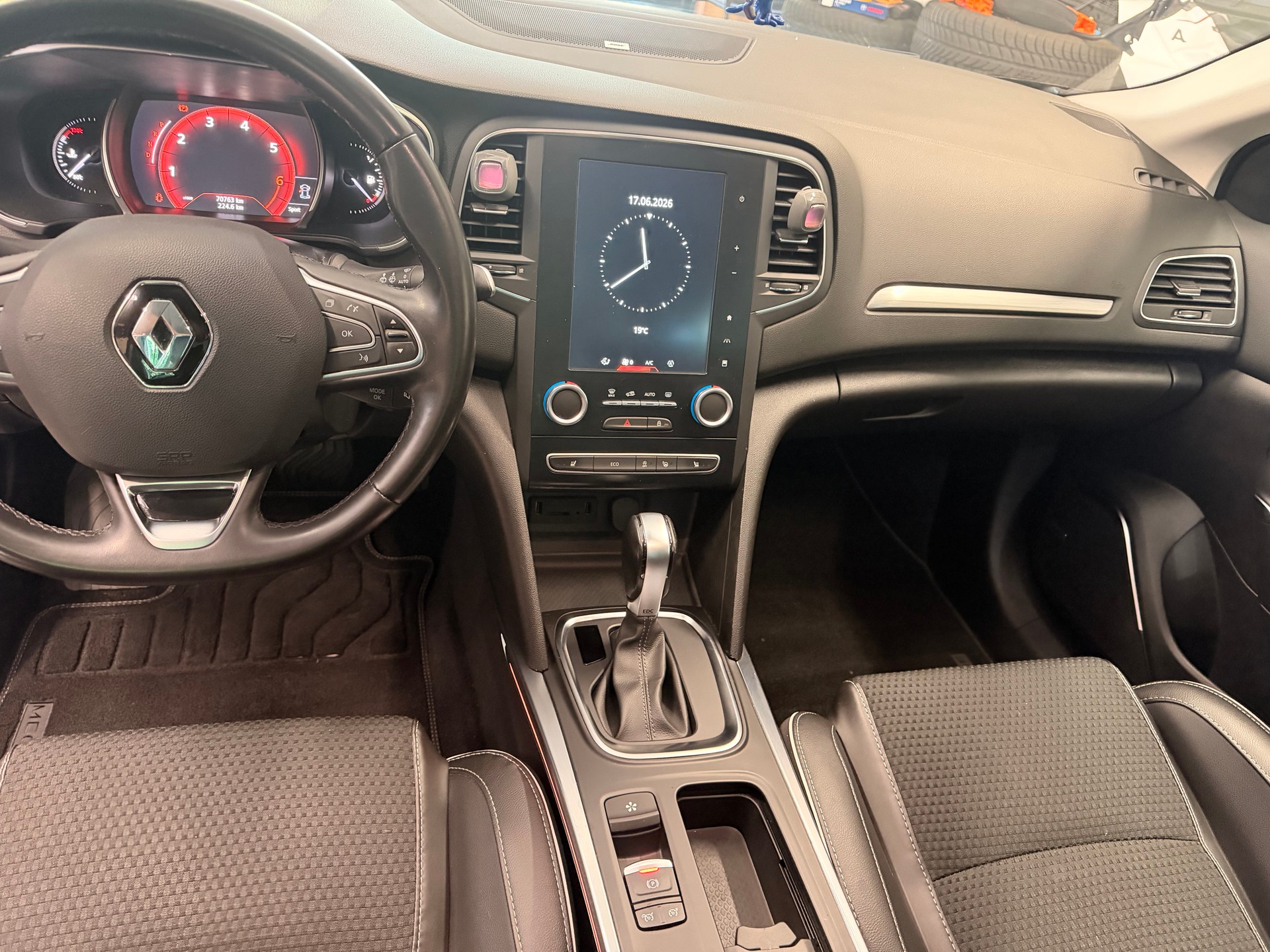RENAULT Mégane Grandtour 1.2 16V Turbo Bose EDC-image-7