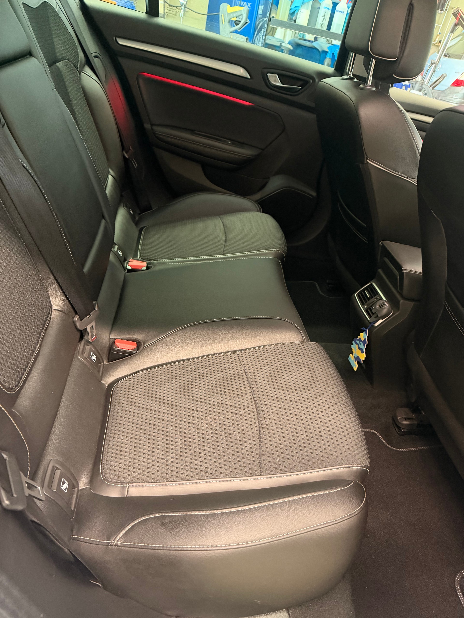 RENAULT Mégane Grandtour 1.2 16V Turbo Bose EDC-image-8