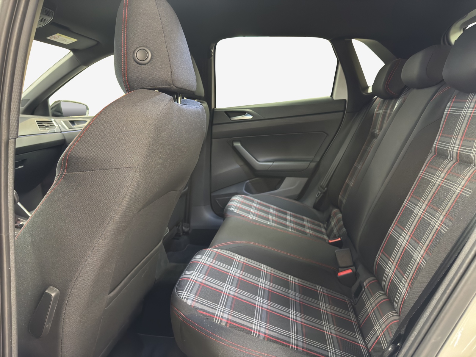 VW Polo 2.0 TSI GTI DSG-image-11