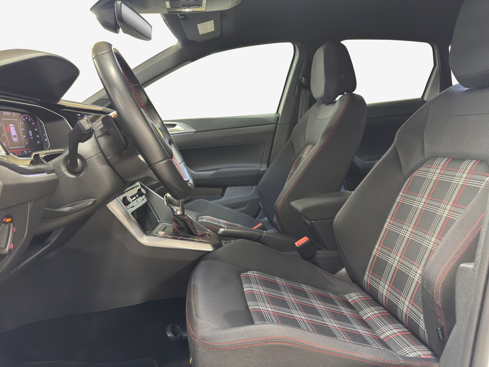 VW Polo 2.0 TSI GTI DSG-image-7