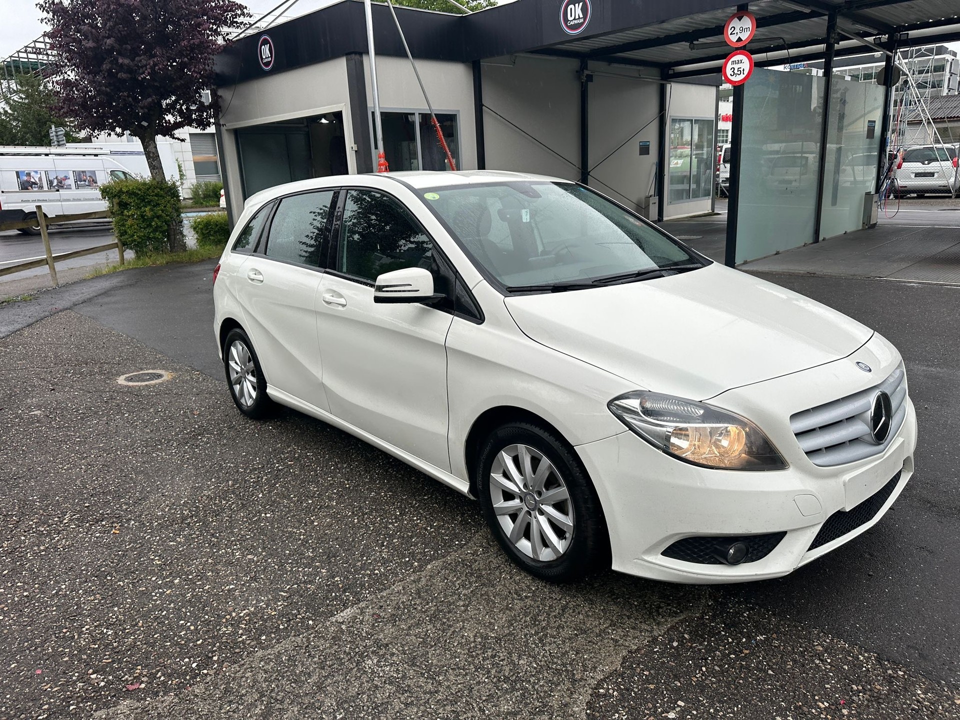 MERCEDES-BENZ B 200 CDI-image-1