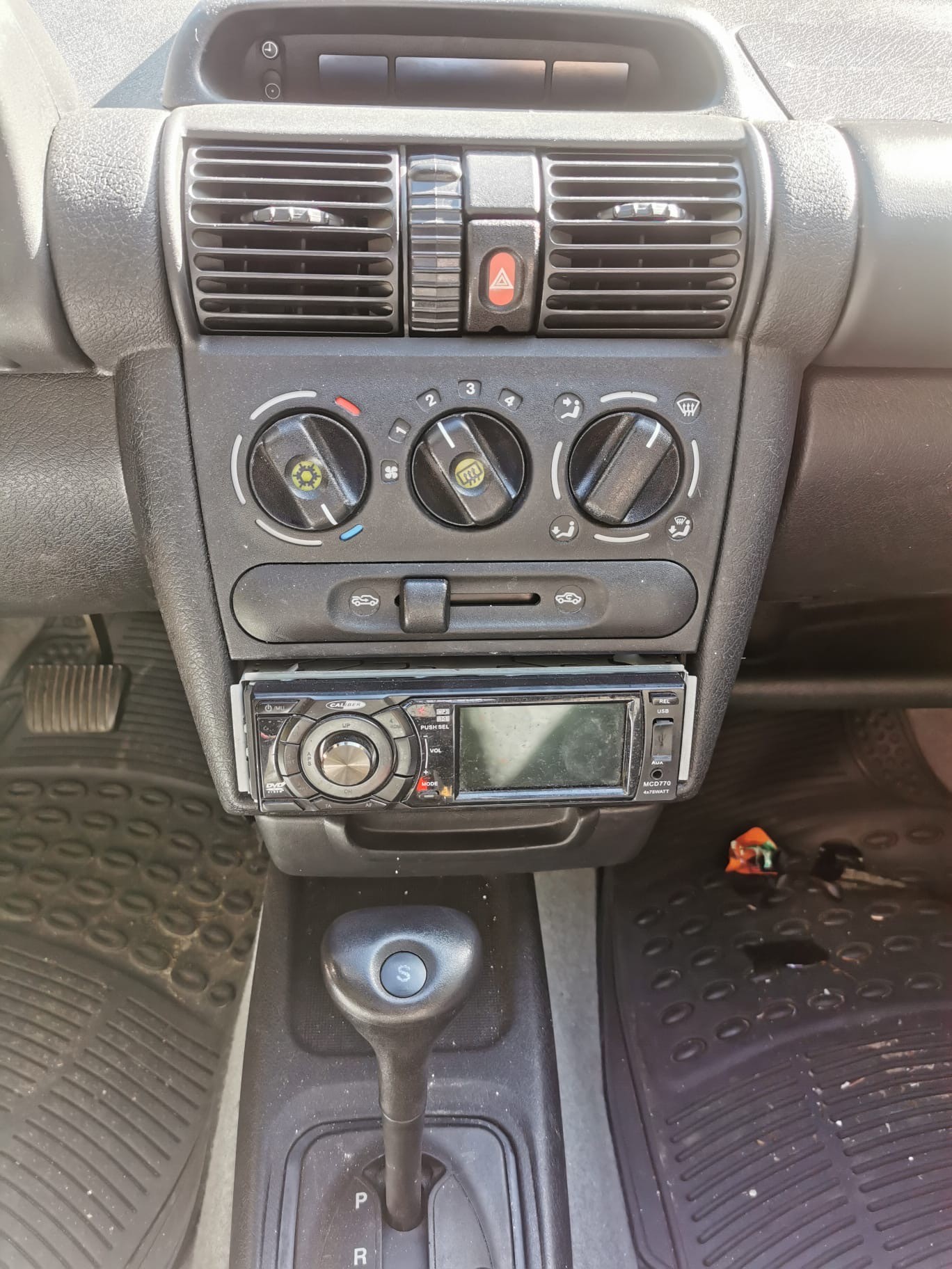 OPEL Corsa 1.4 16V CDX-image-7