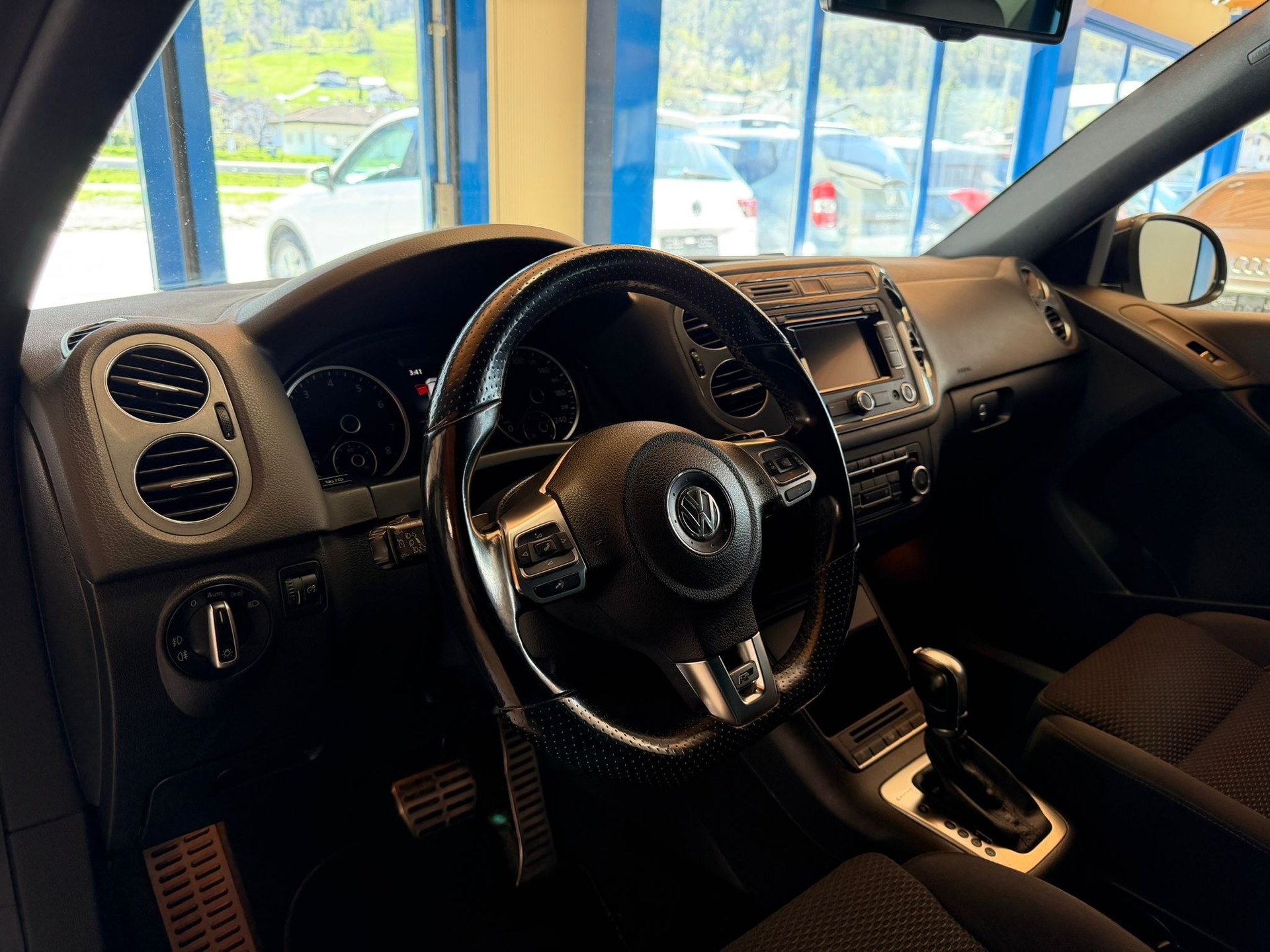 VW Tiguan 2.0 TSI R-Line Design 4Motion DSG-image-13