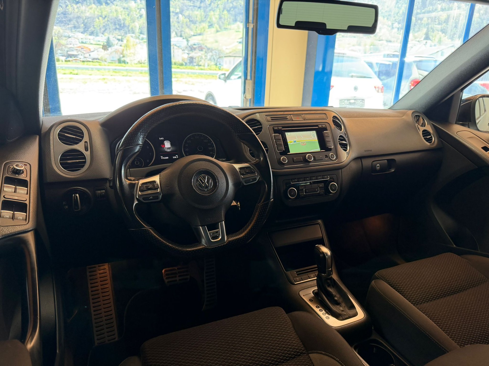 VW Tiguan 2.0 TSI R-Line Design 4Motion DSG-image-11
