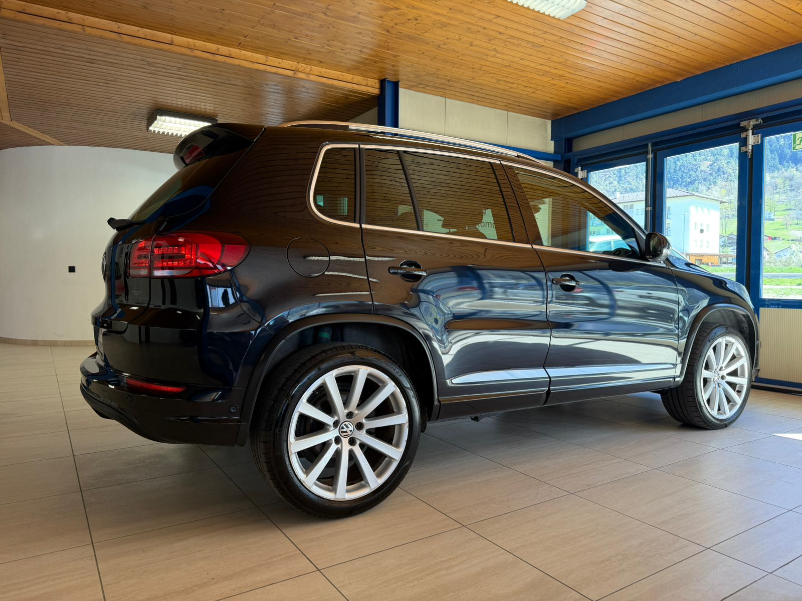 VW Tiguan 2.0 TSI R-Line Design 4Motion DSG-image-7