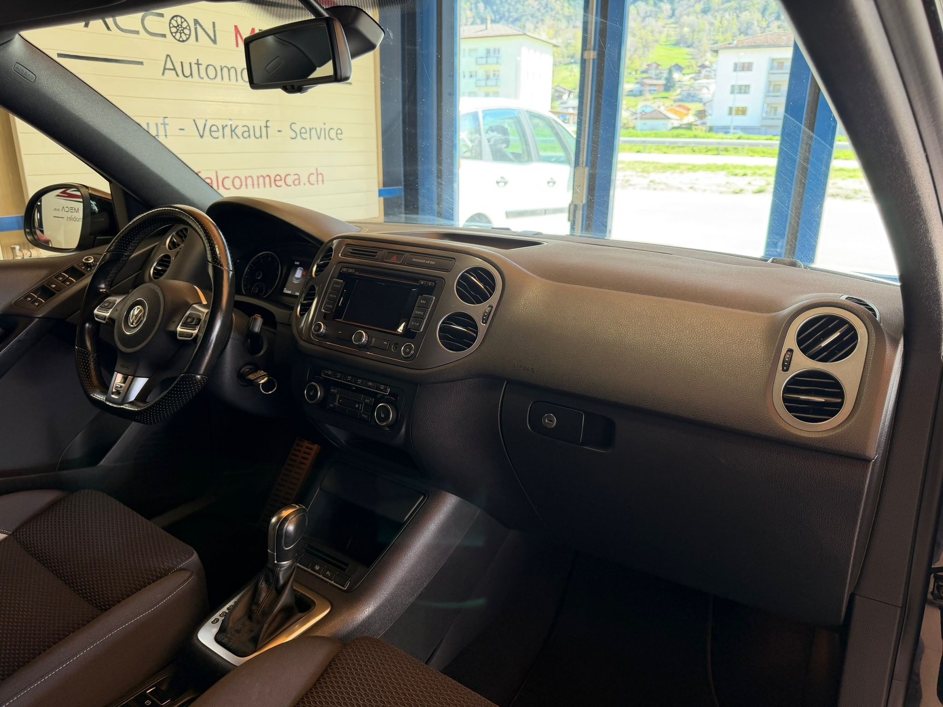 VW Tiguan 2.0 TSI R-Line Design 4Motion DSG-image-15