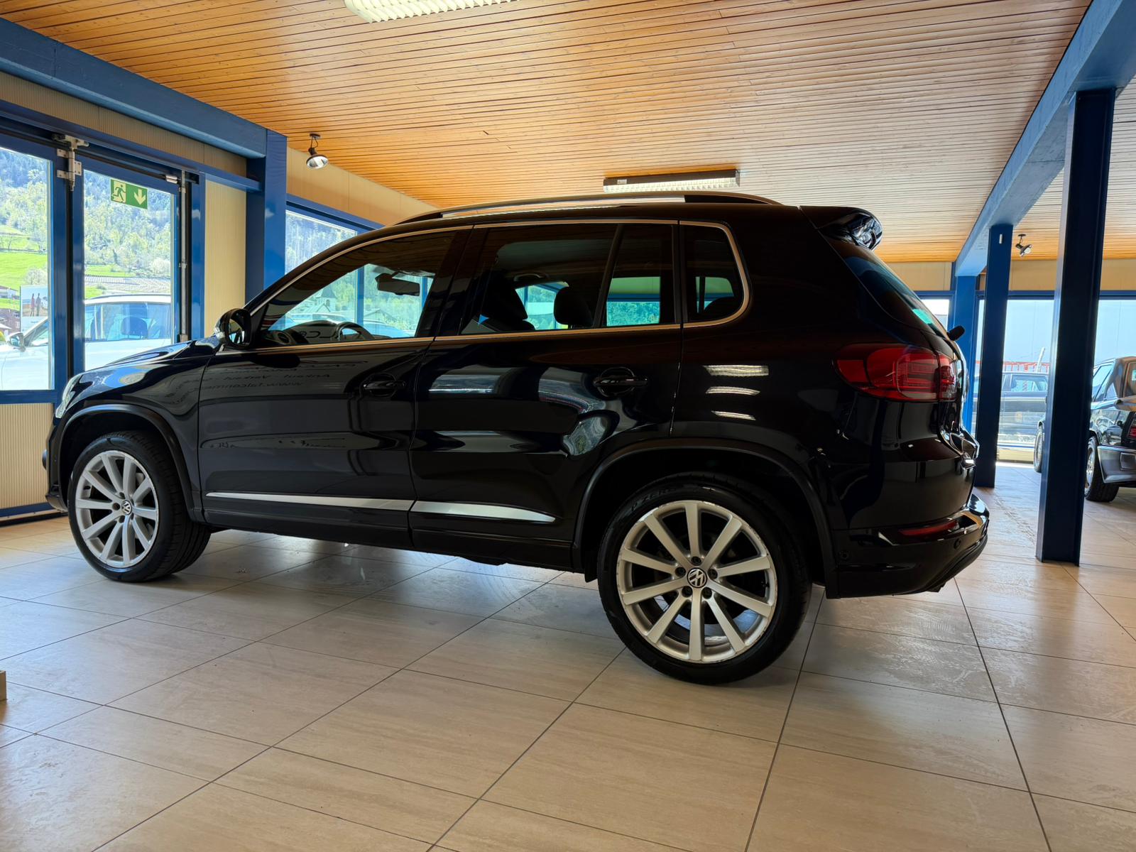 VW Tiguan 2.0 TSI R-Line Design 4Motion DSG-image-6