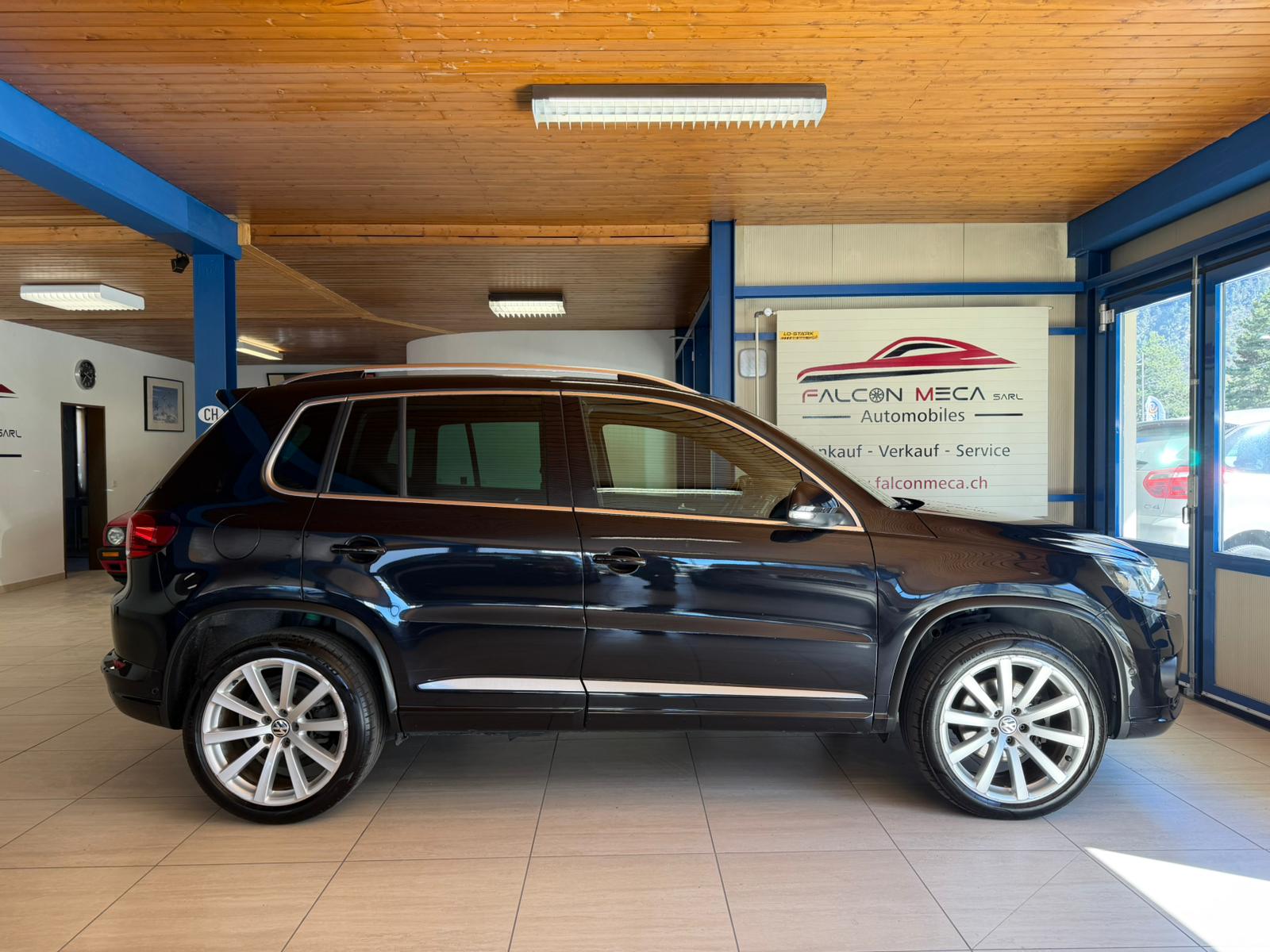 VW Tiguan 2.0 TSI R-Line Design 4Motion DSG-image-5