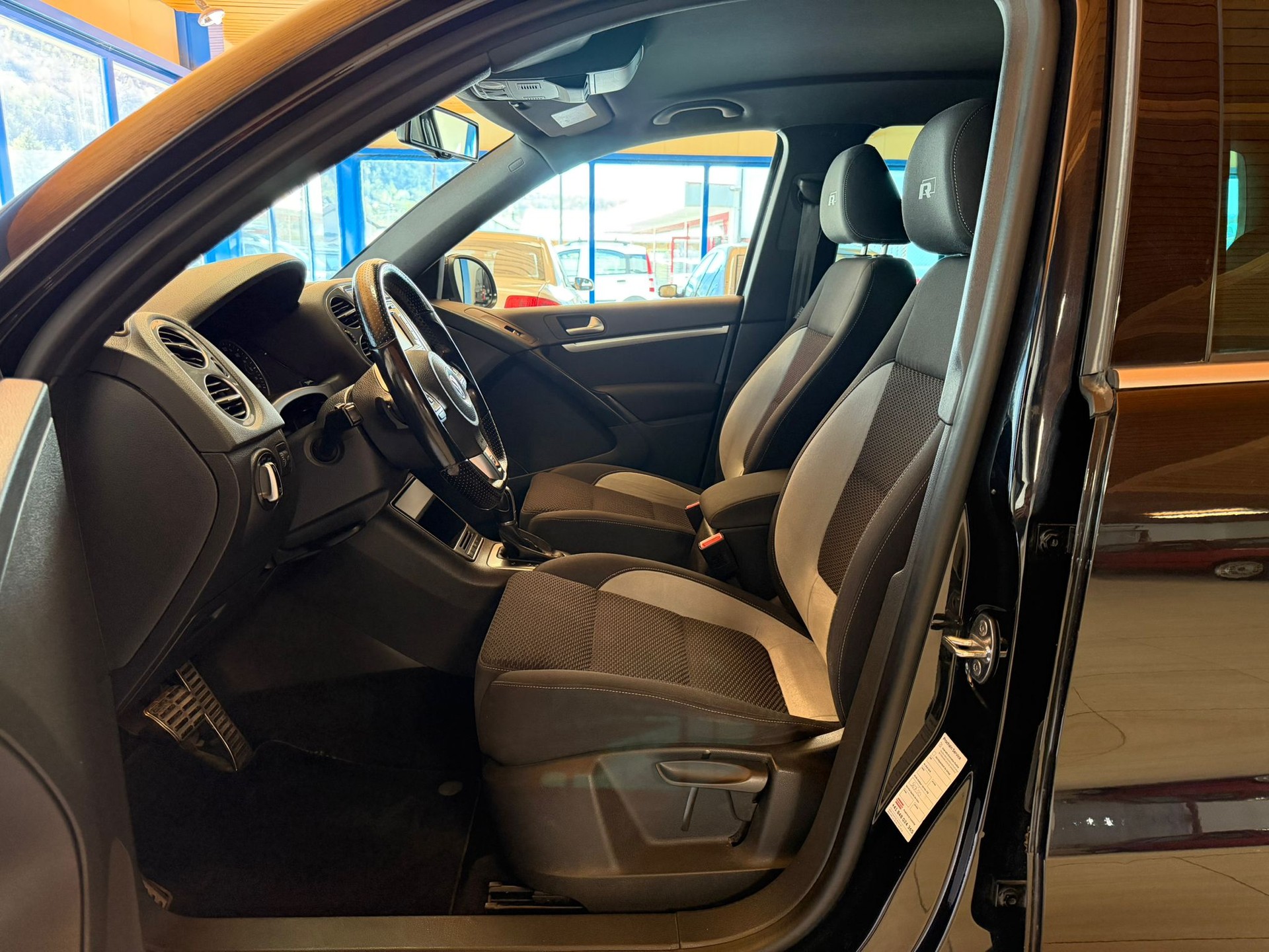 VW Tiguan 2.0 TSI R-Line Design 4Motion DSG-image-10