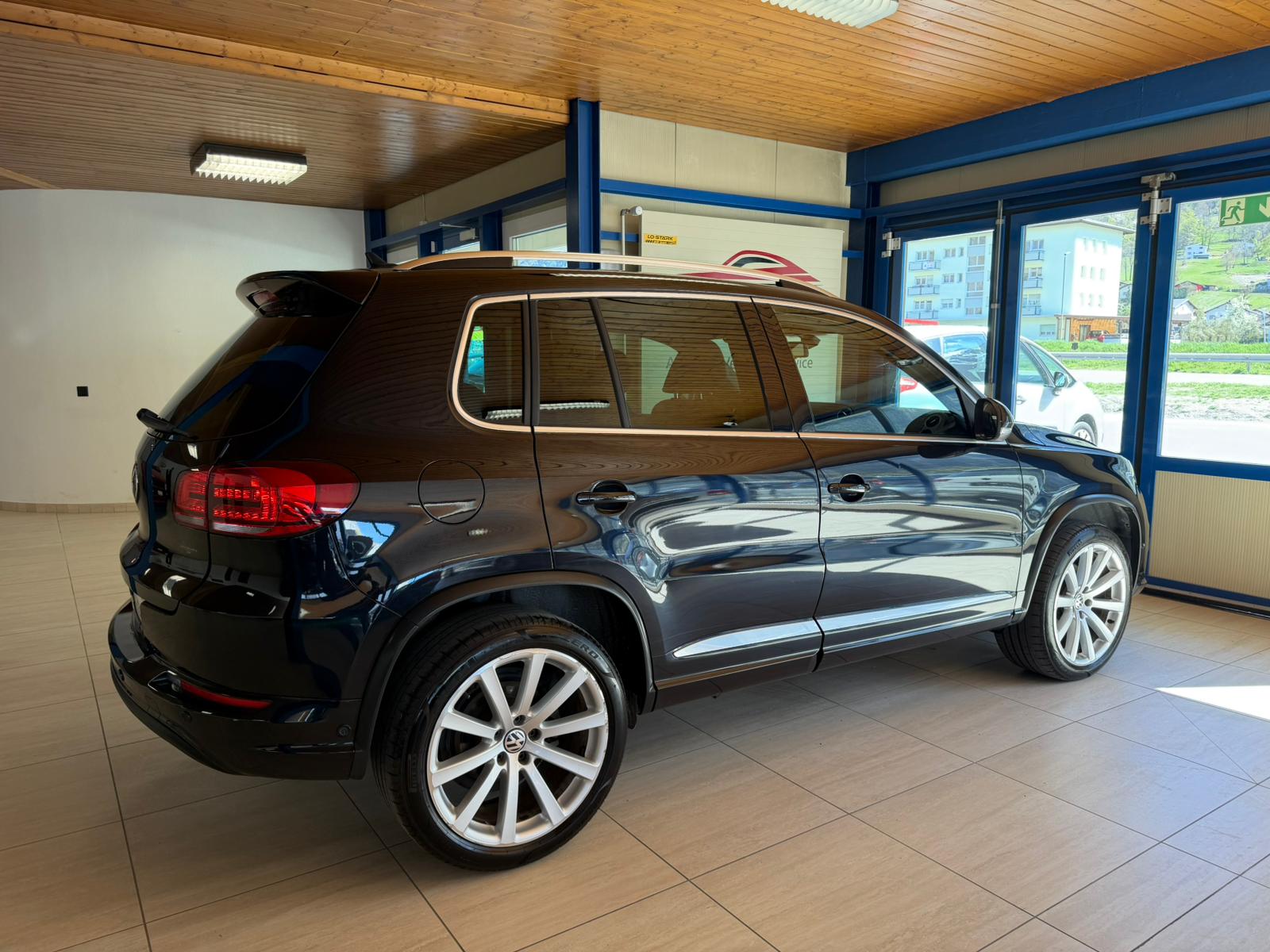 VW Tiguan 2.0 TSI R-Line Design 4Motion DSG-image-8