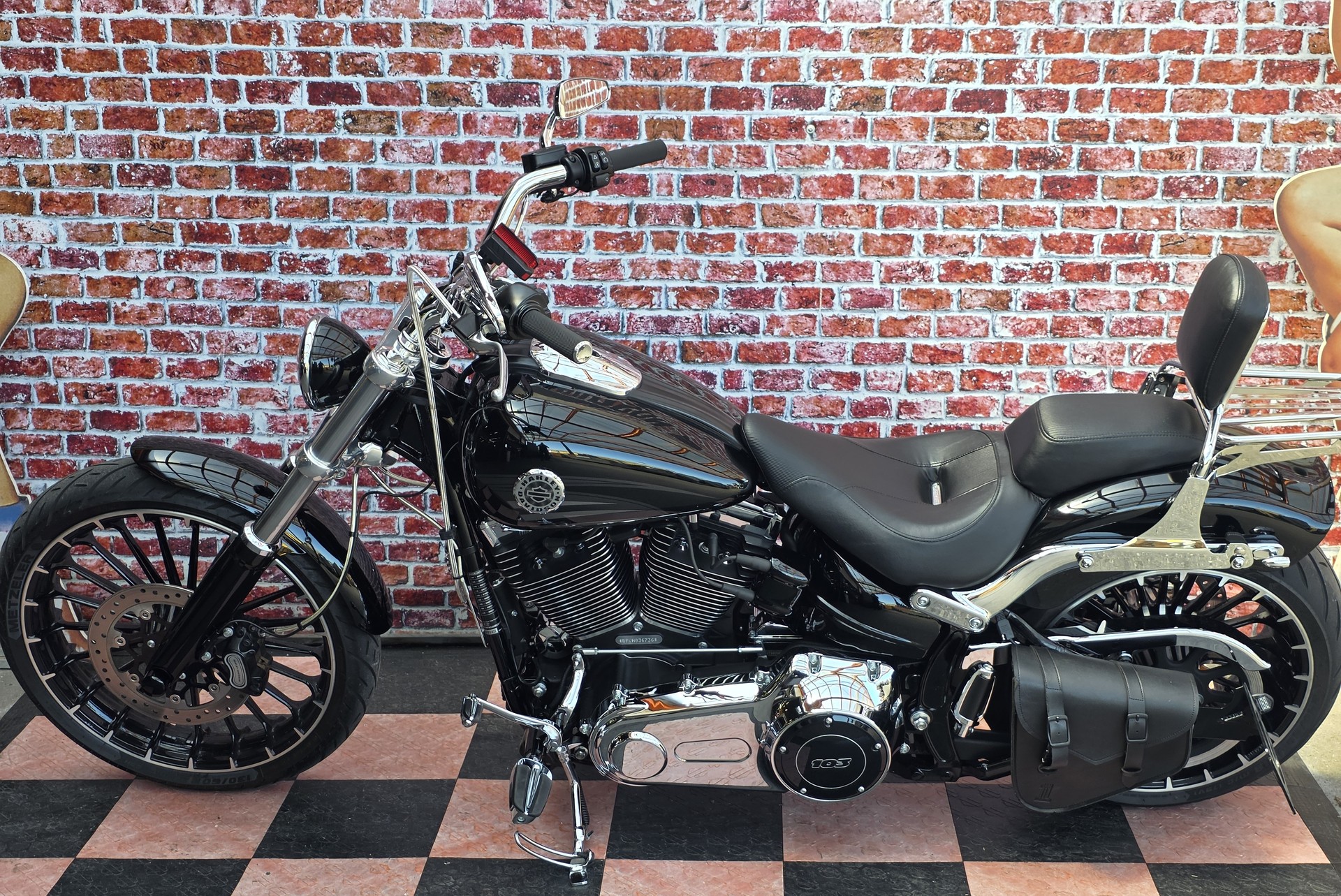 HARLEY-DAVIDSON FXSB Breakout 103 ABS-showroom-element-3