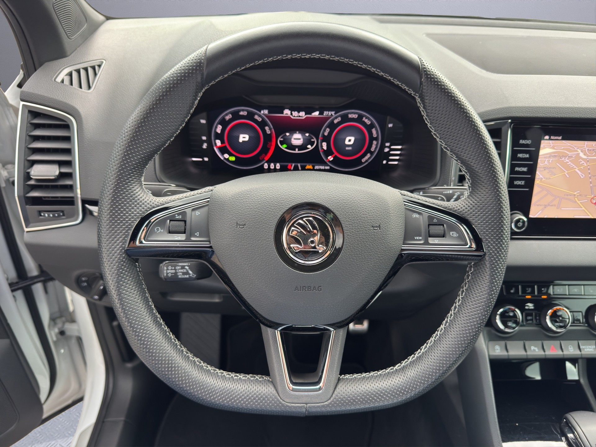 SKODA Karoq 2.0 TSI SportLine 4x4 DSG-image-11